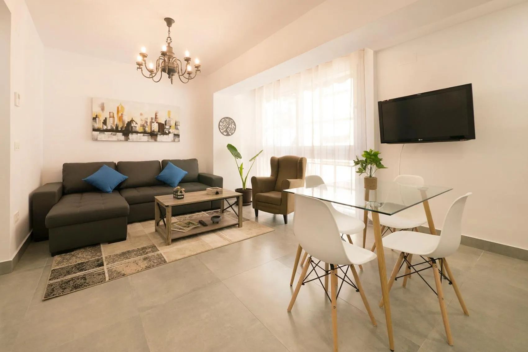 Three-Bedroom Apartment in Apartamento Ribera del Genil Centro