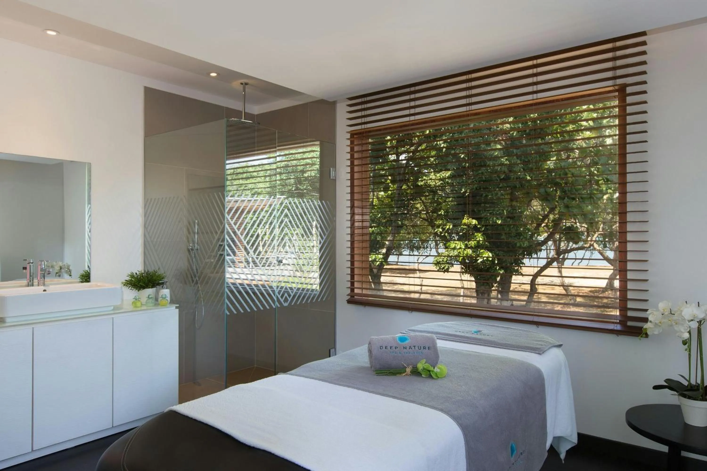 Spa and wellness centre/facilities, Bed in Sheraton New Caledonia Deva Spa & Golf Resort