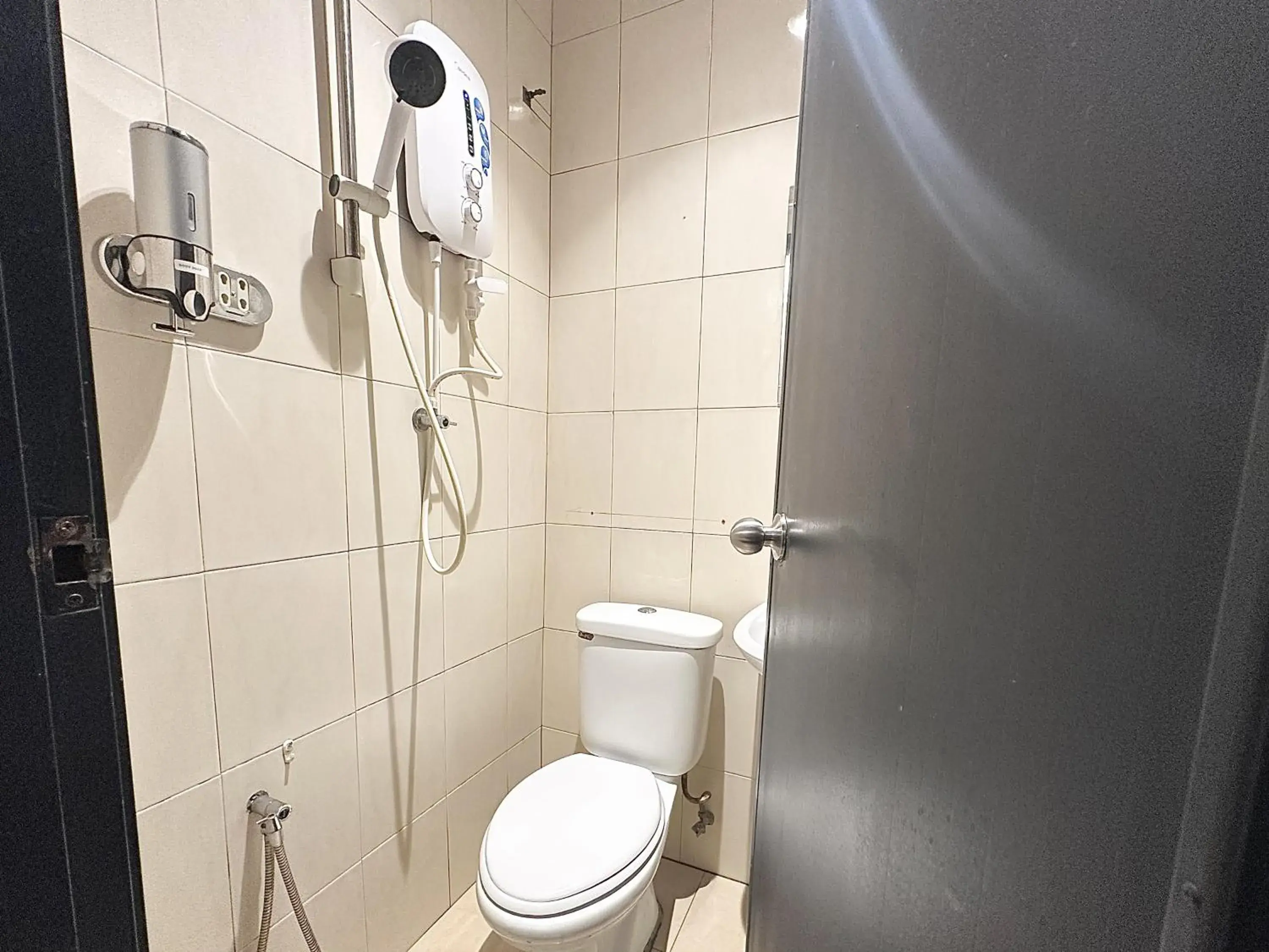 Superior Queen Room - single occupancy in # Hashtag Hotel - Self Check in Superior Queen Room - single occupancy in # Hashtag Hotel - Self Check in