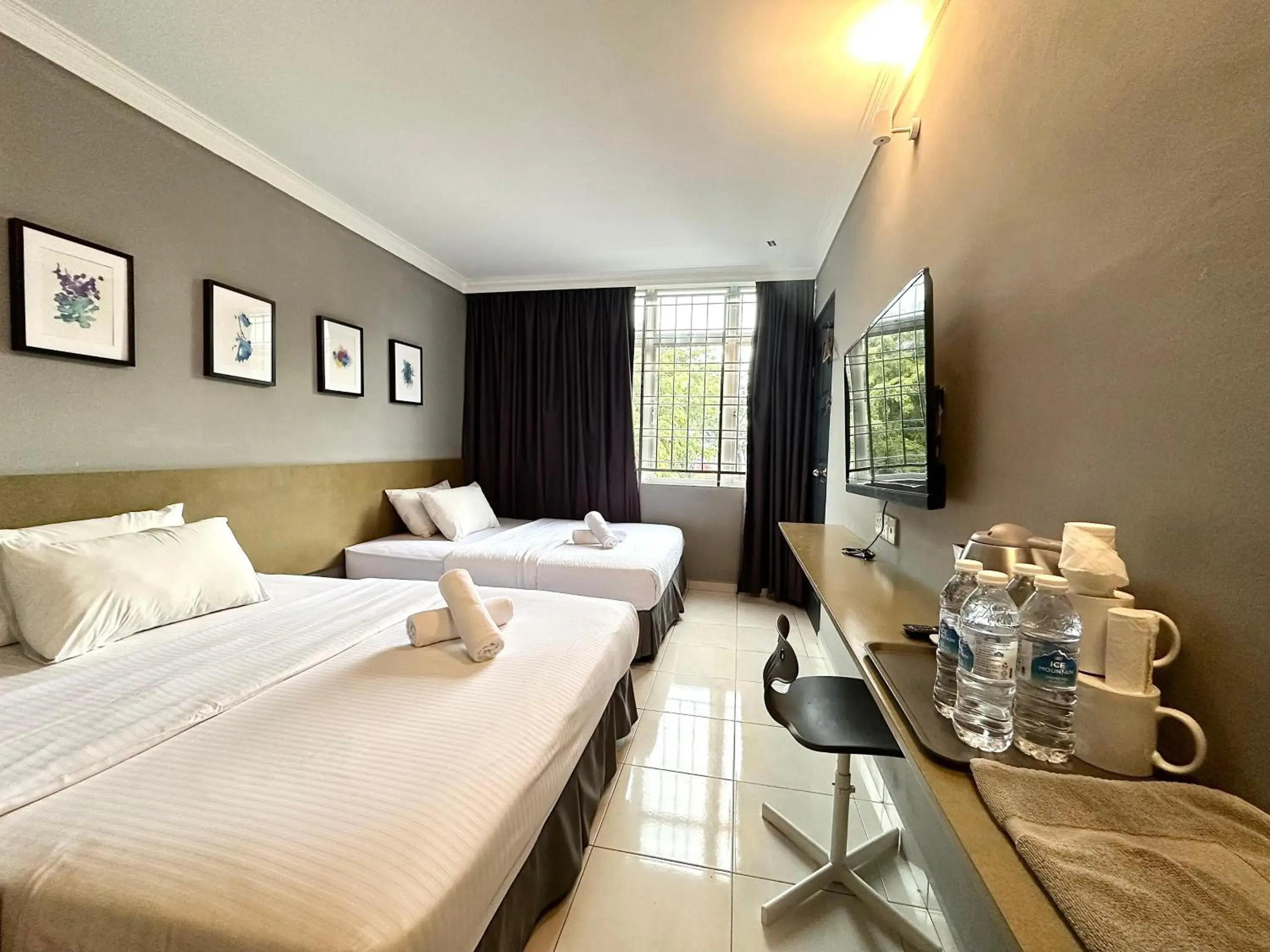 Deluxe Family Suite in # Hashtag Hotel - Self Check in Deluxe Family Suite in # Hashtag Hotel - Self Check in