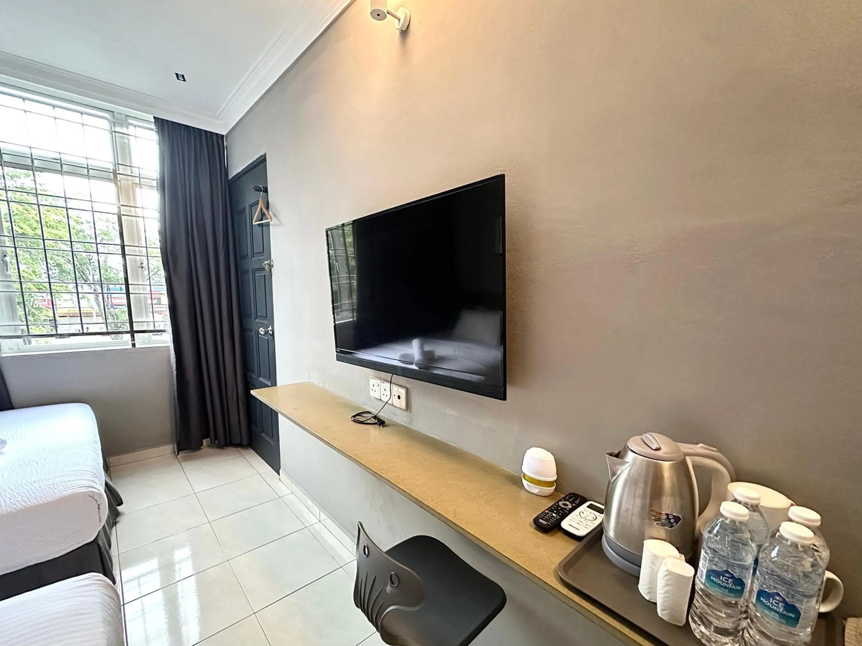 TV and multimedia, Bed in # Hashtag Hotel - Self Check in