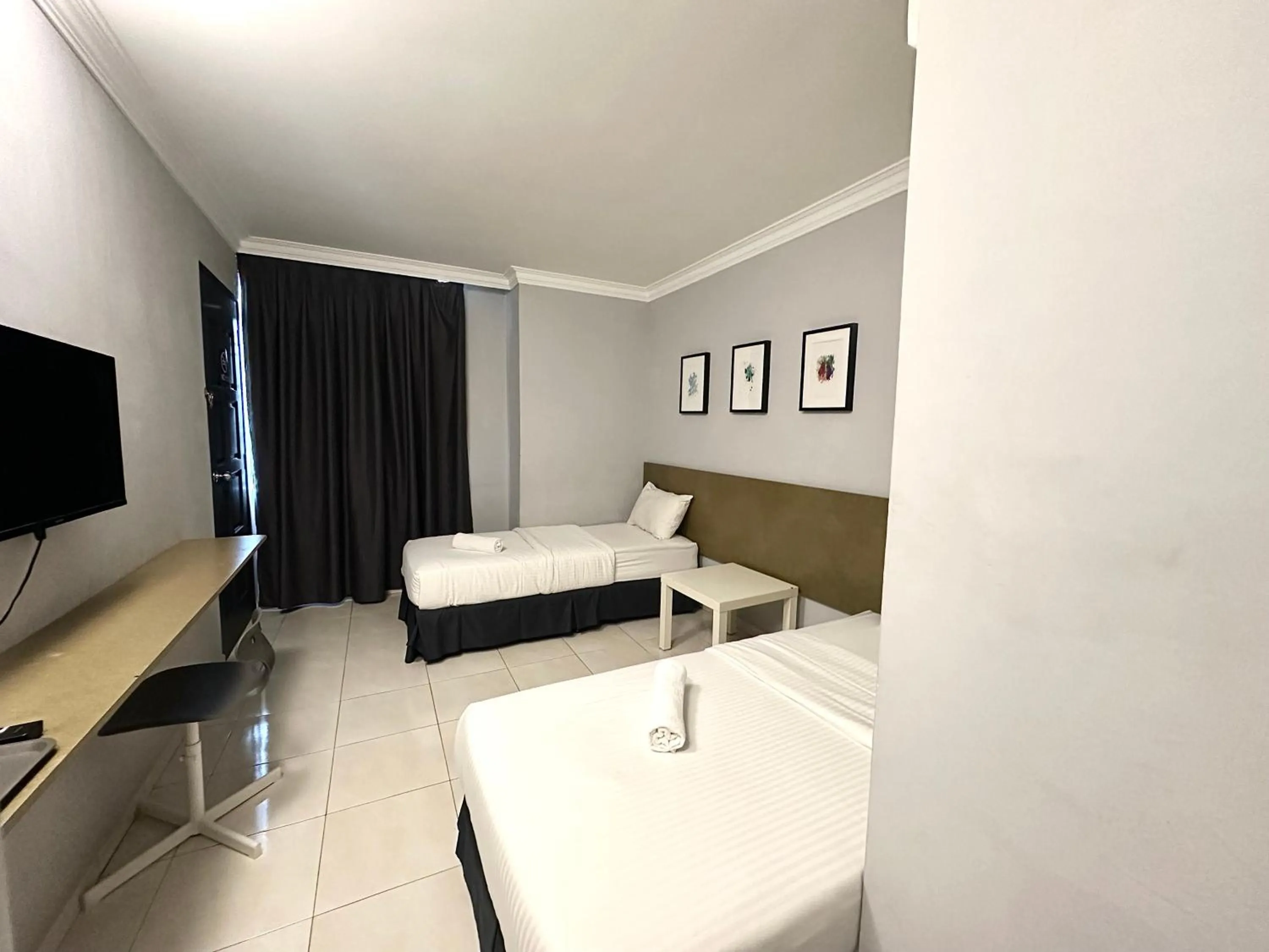 Bed in # Hashtag Hotel - Self Check in