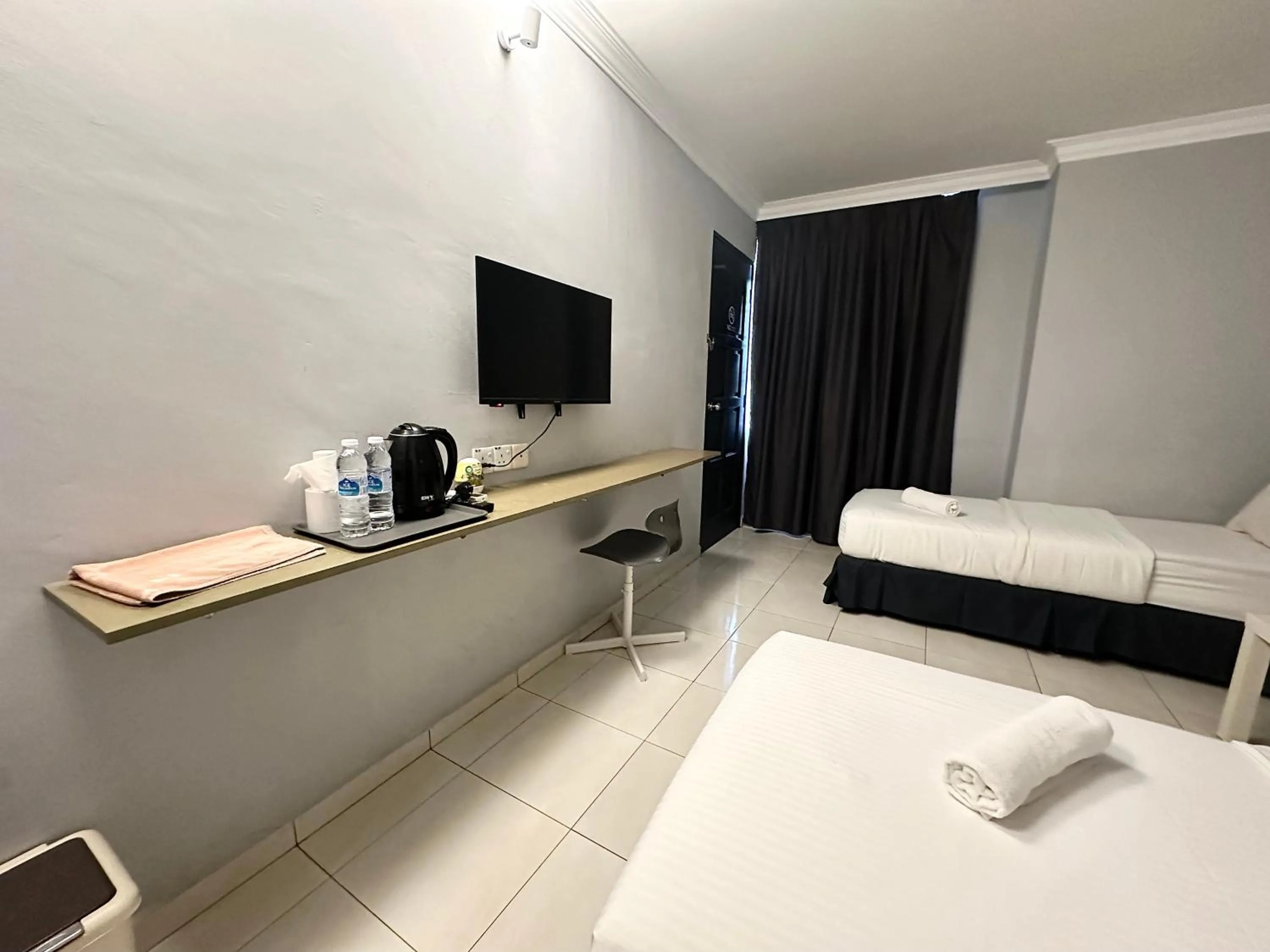 TV and multimedia, Bed in # Hashtag Hotel - Self Check in