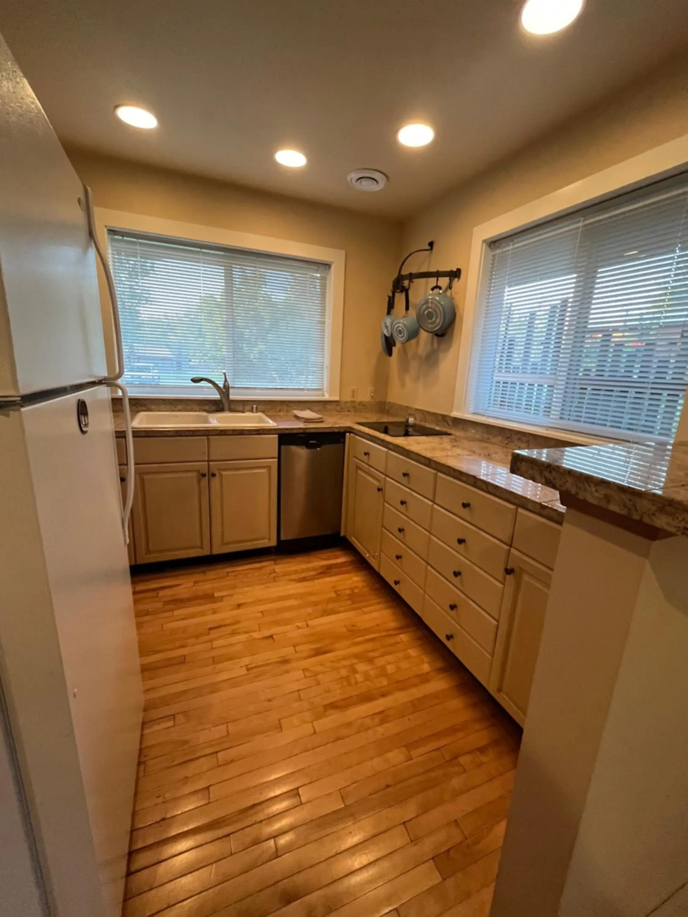 Kitchen or kitchenette in River Run Inn