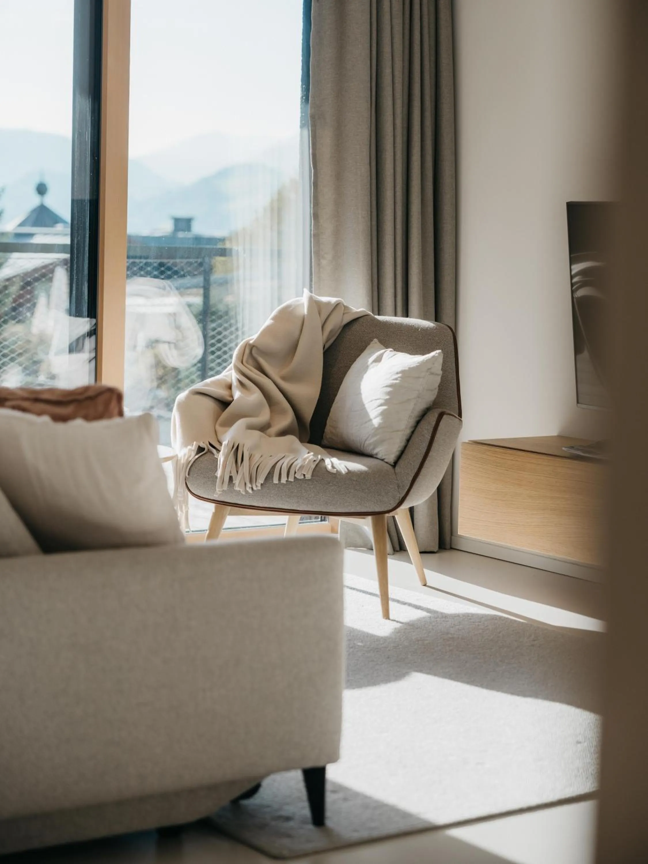 Photo of the whole room in Haven Mountain Retreat