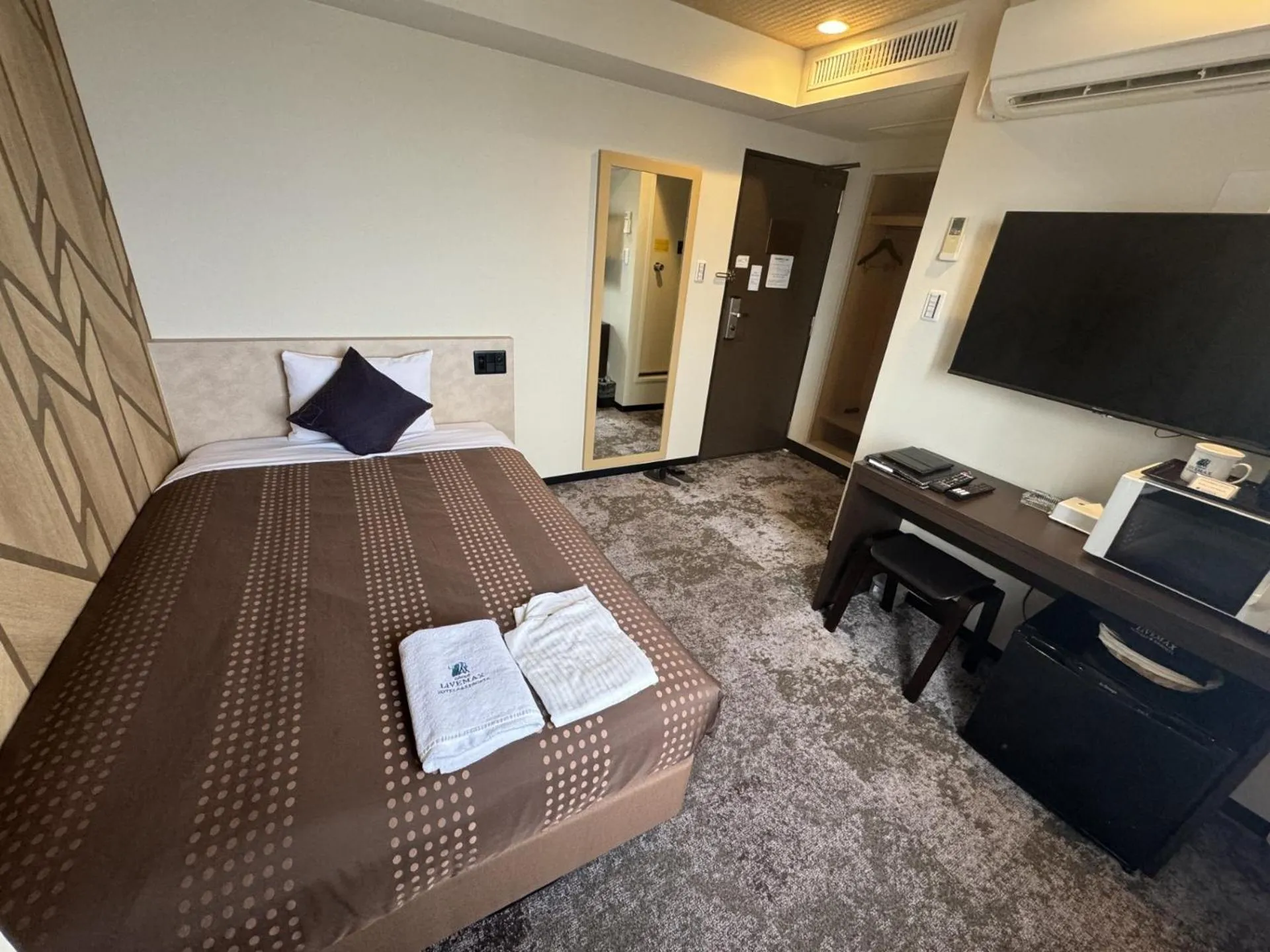 Bed in HOTEL LiVEMAX Kyoto Gojo