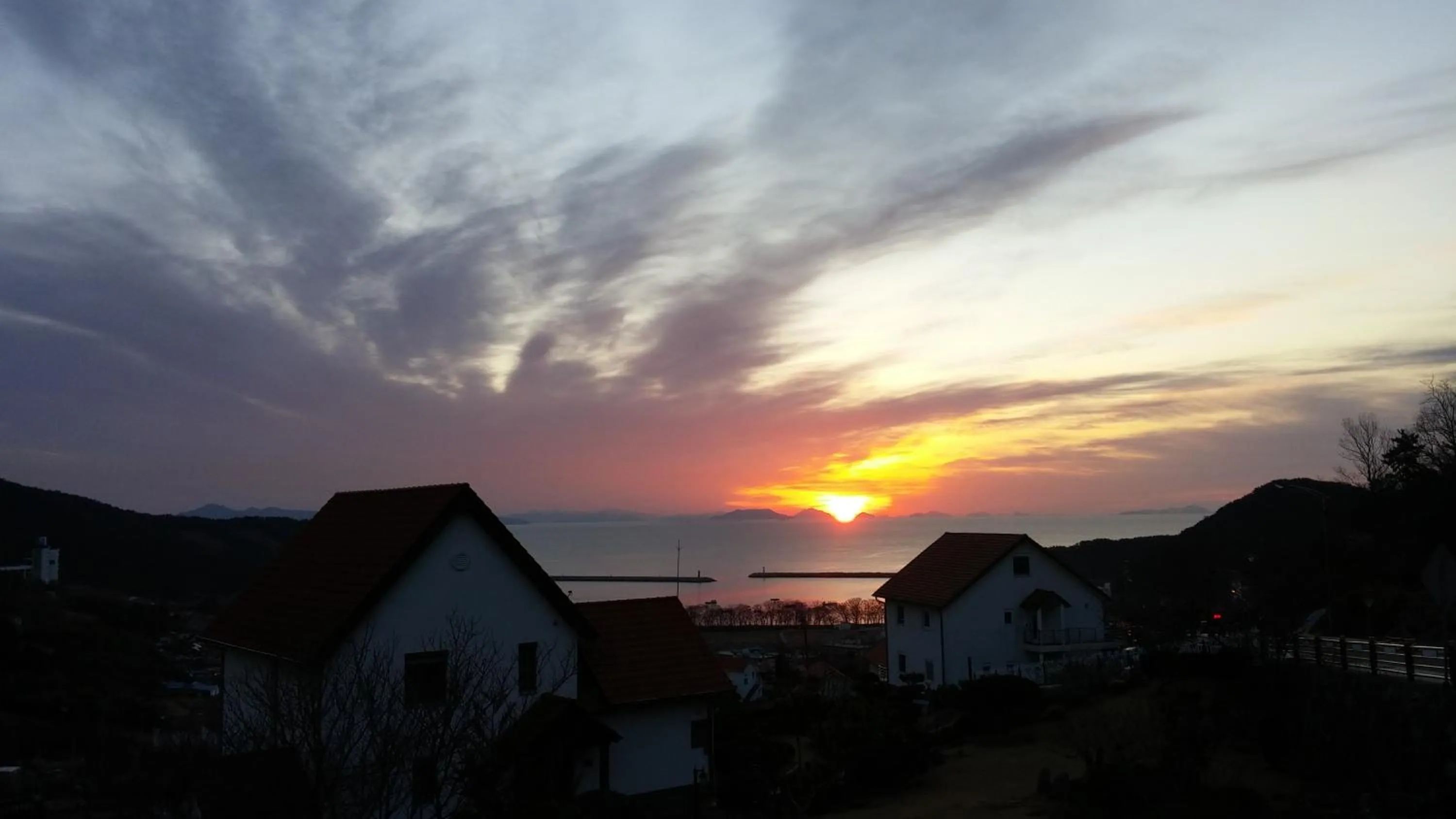 Sunset in Namhae Neuhaus