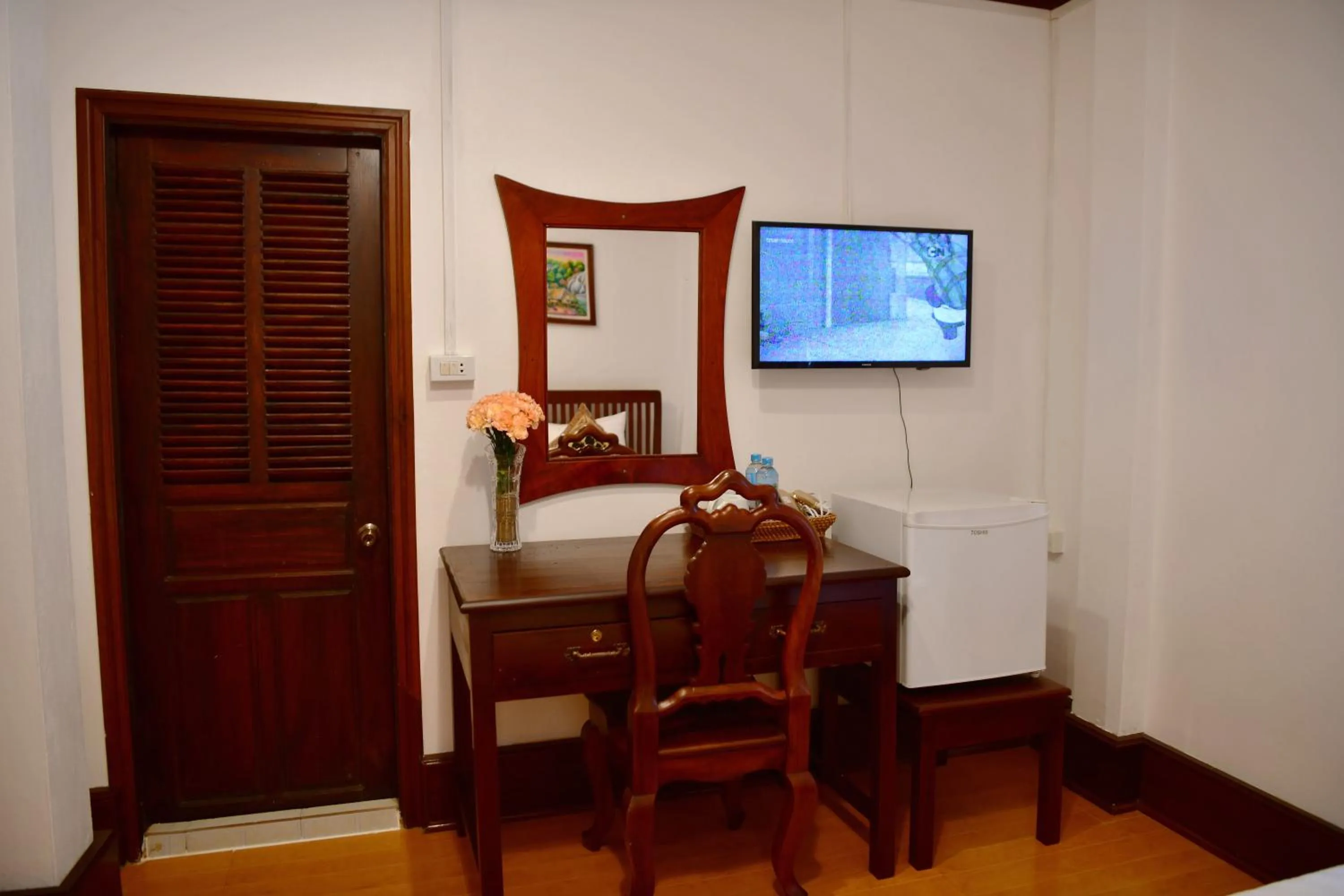 Seating area in Thatsaphone Hotel