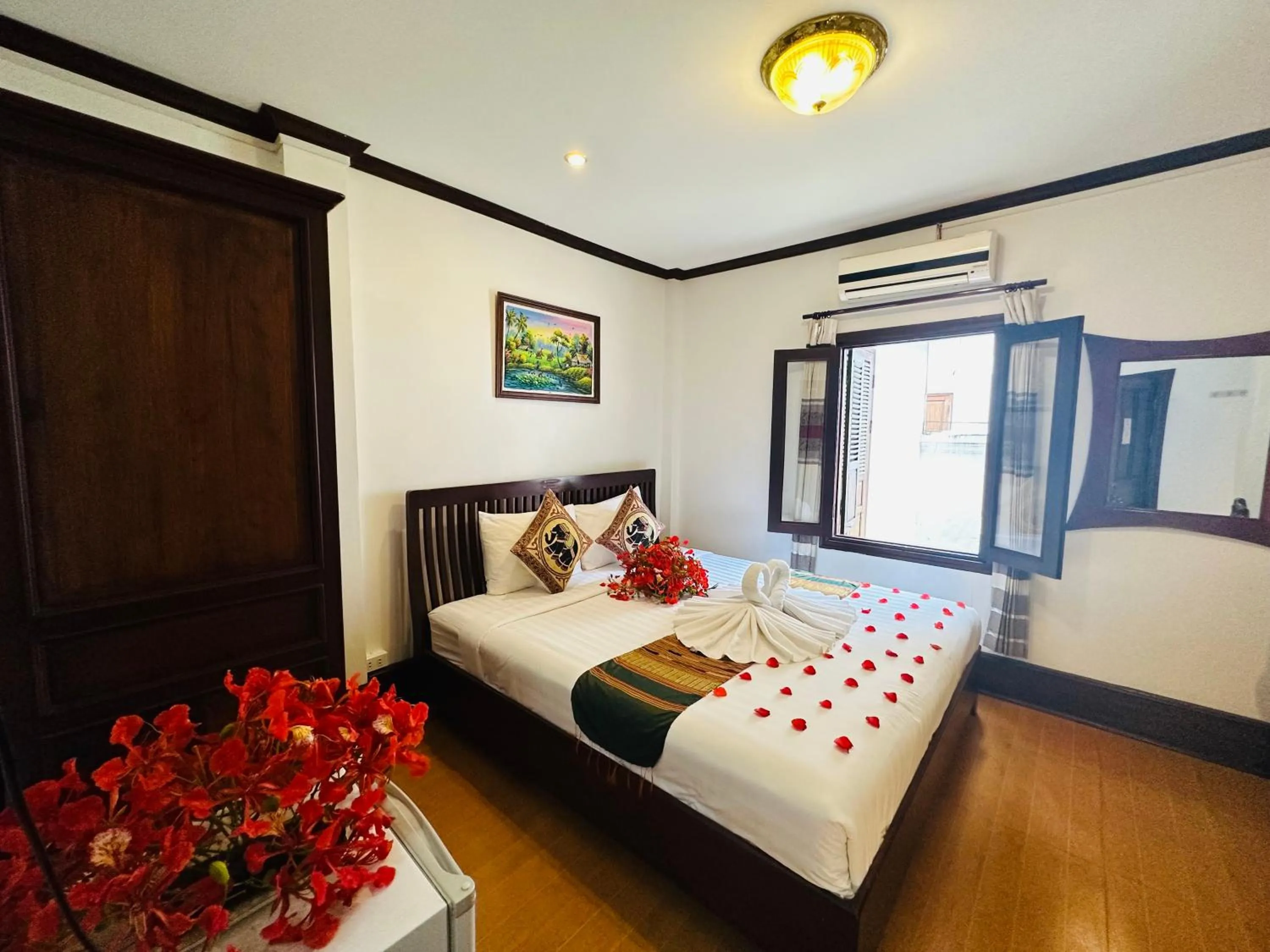 Bed in Thatsaphone Hotel