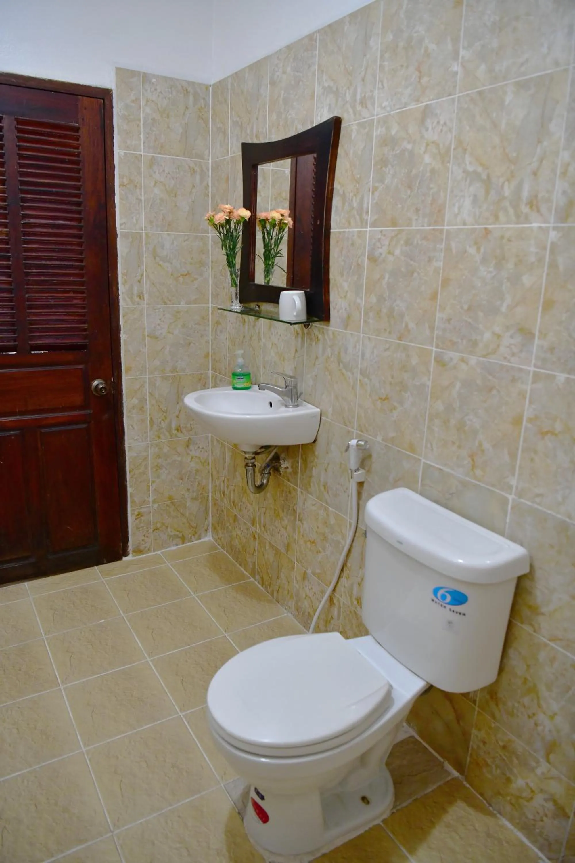 Bathroom in Thatsaphone Hotel