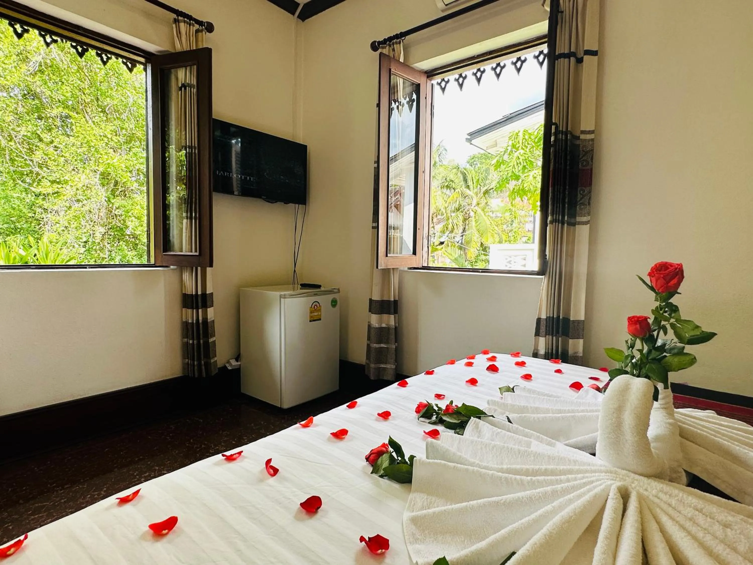 Bed in Thatsaphone Hotel