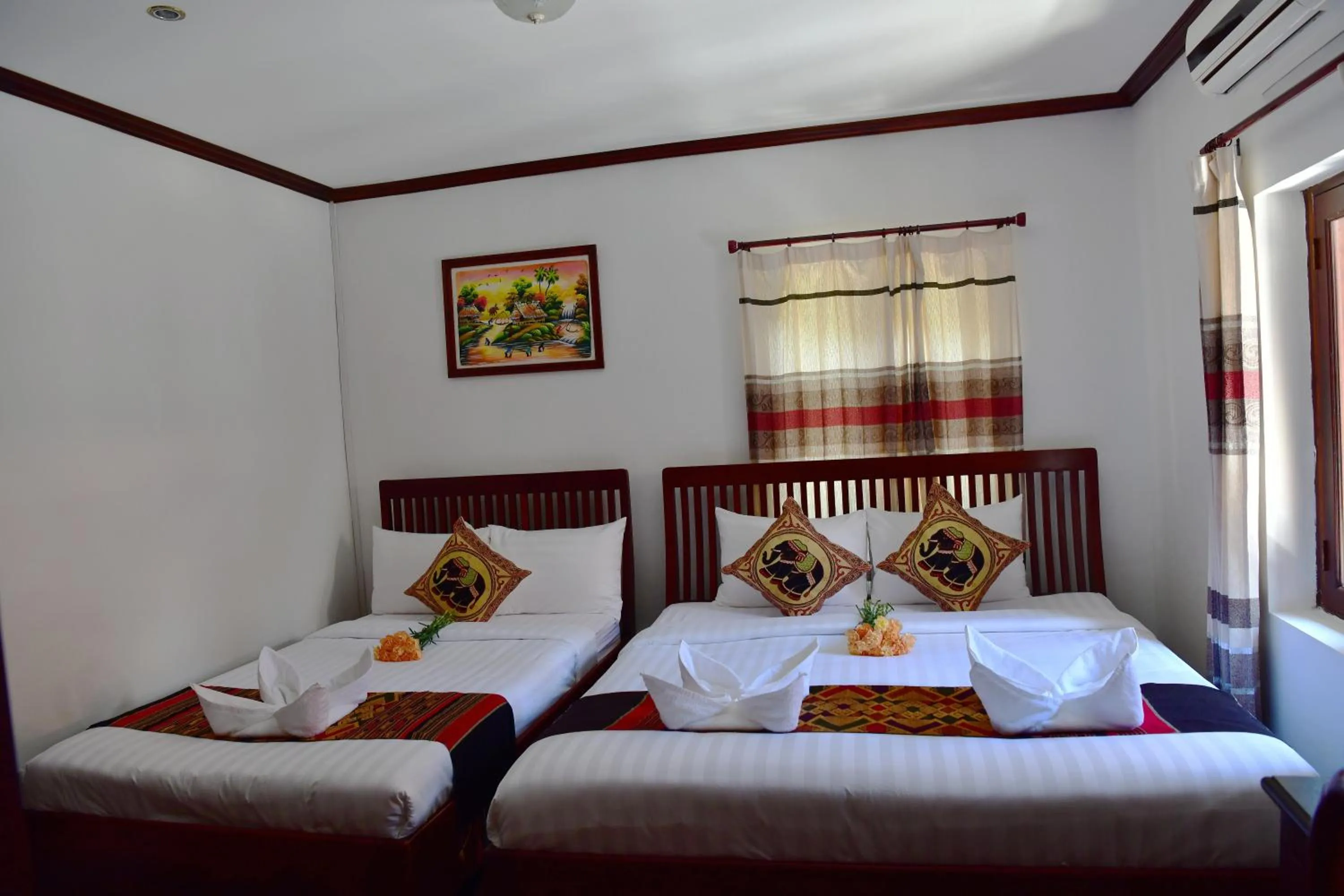 Photo of the whole room, Bed in Thatsaphone Hotel