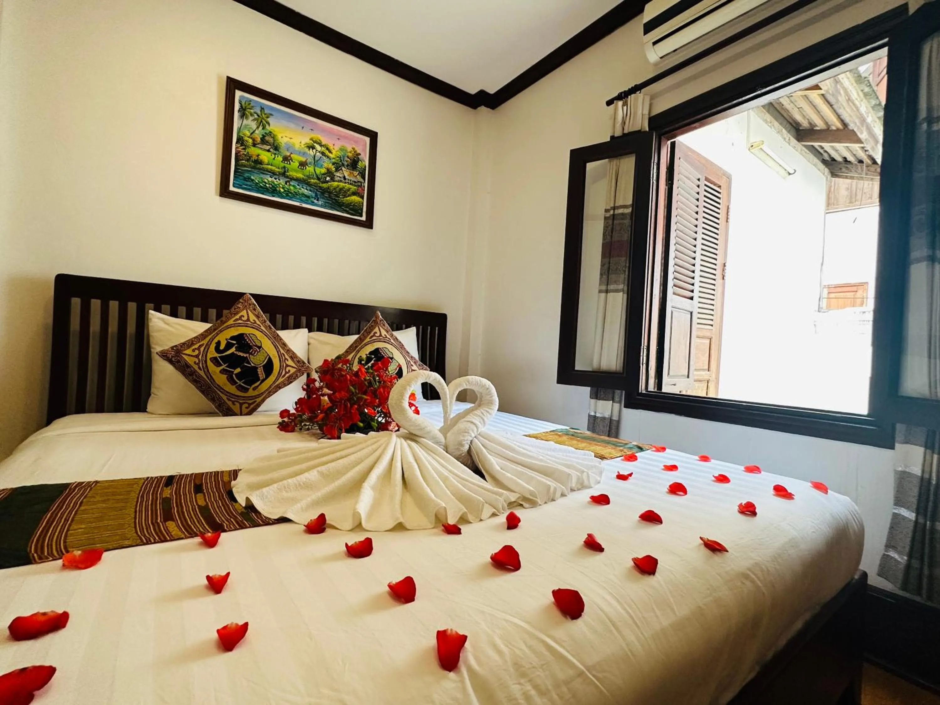 Bed in Thatsaphone Hotel