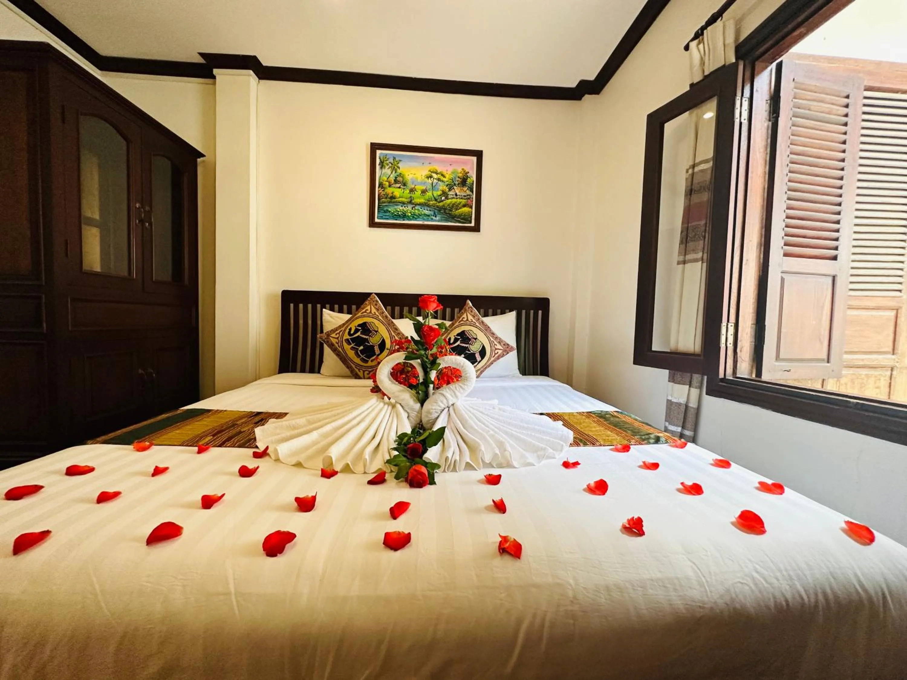 Bed in Thatsaphone Hotel