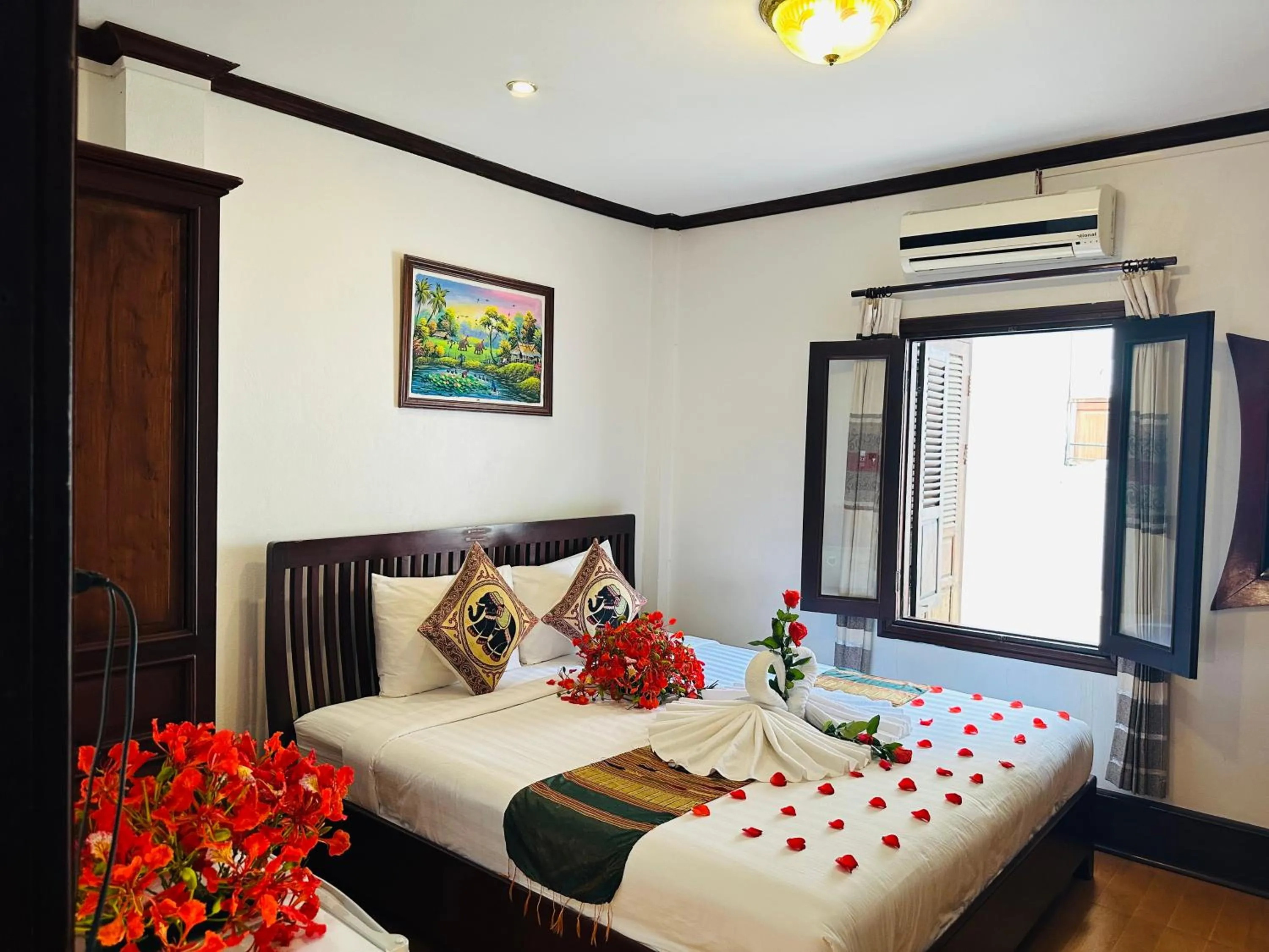 Bed in Thatsaphone Hotel