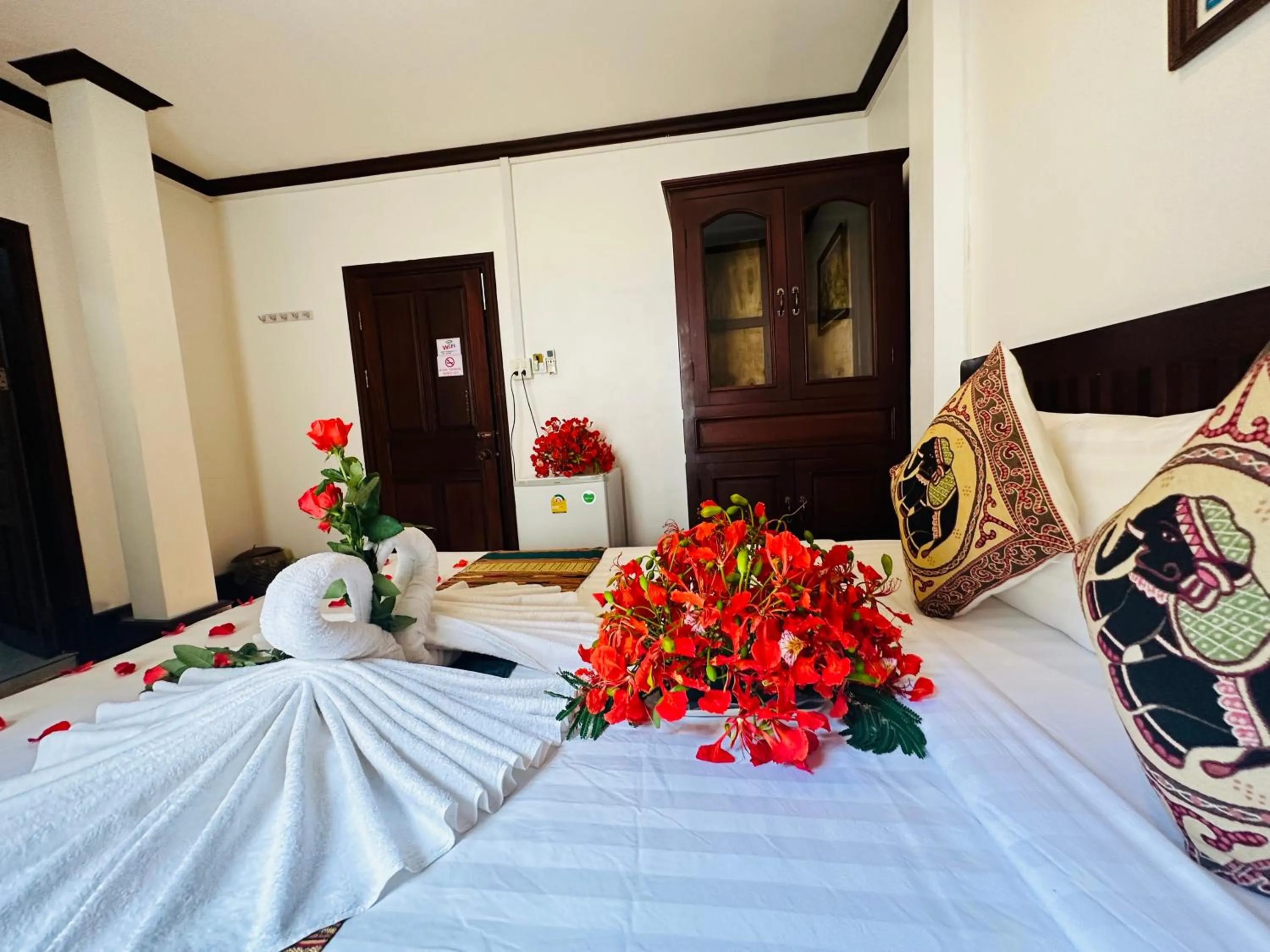 Bed in Thatsaphone Hotel