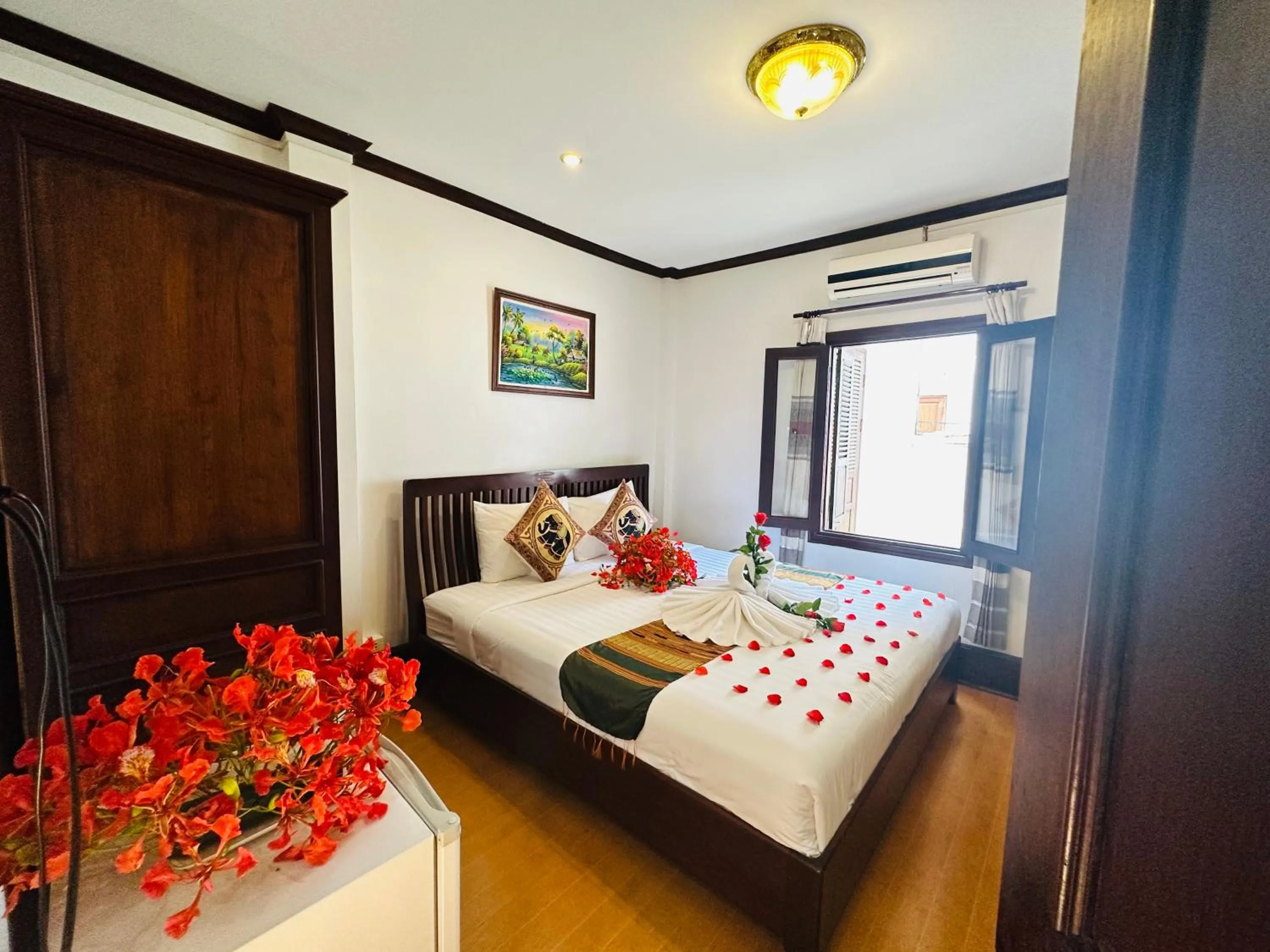 Bed in Thatsaphone Hotel