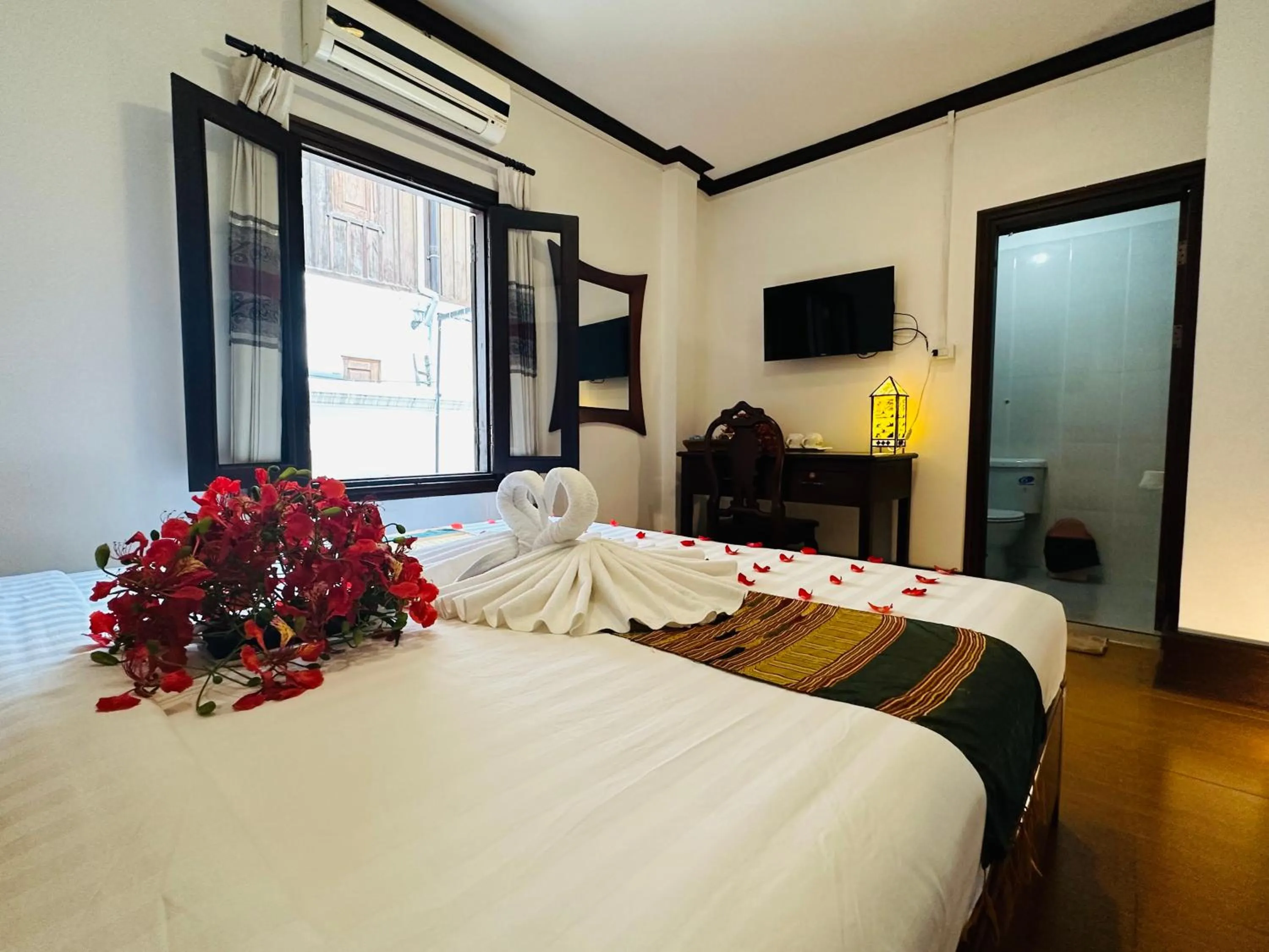 Bed in Thatsaphone Hotel