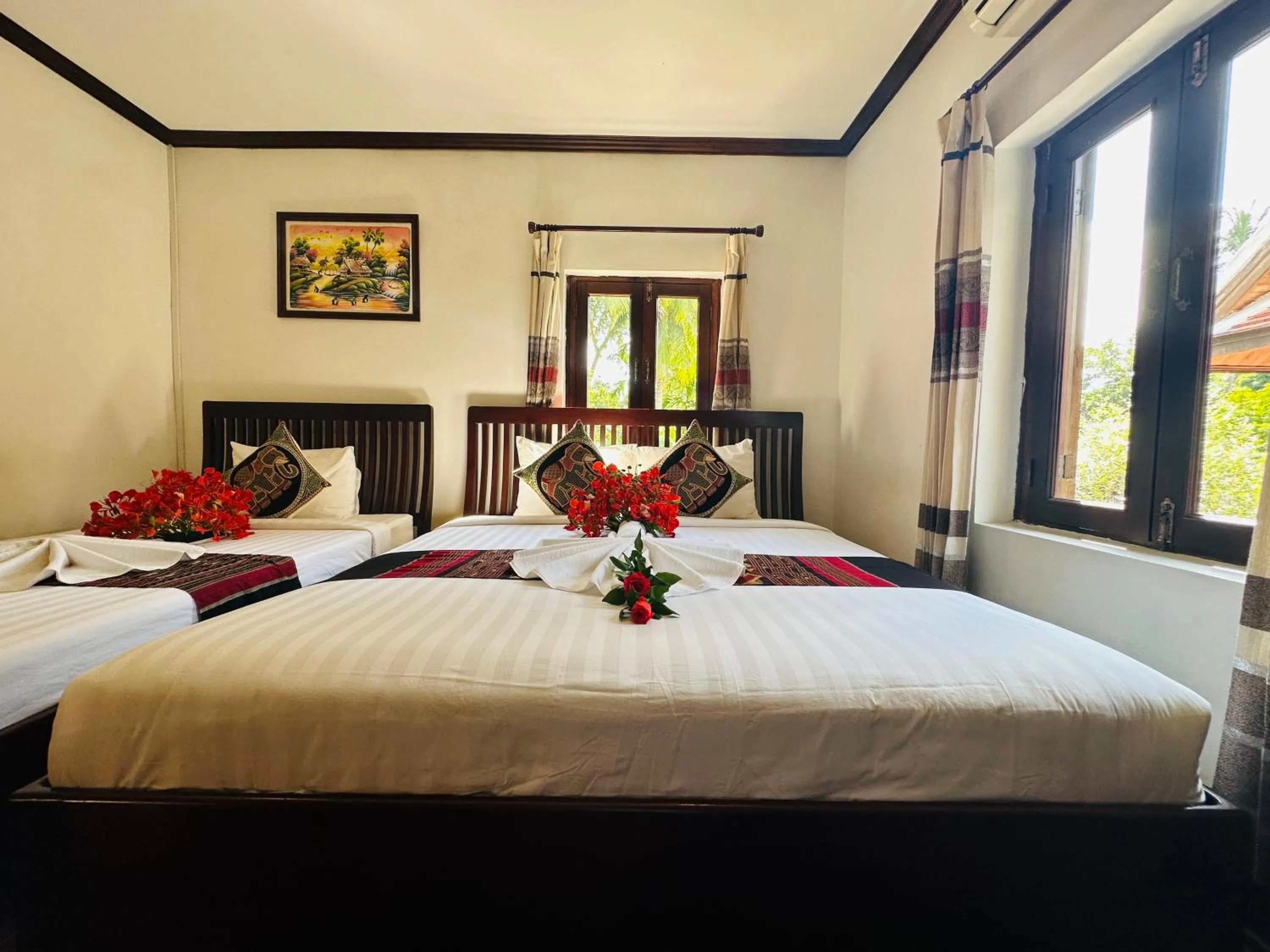 Photo of the whole room, Bed in Thatsaphone Hotel