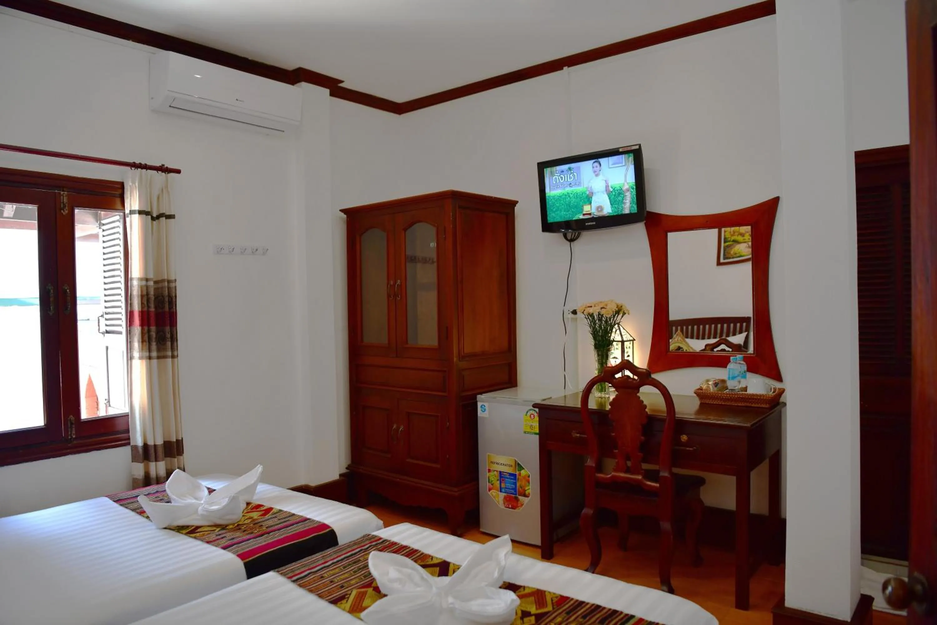 hair dresser, Bed in Thatsaphone Hotel