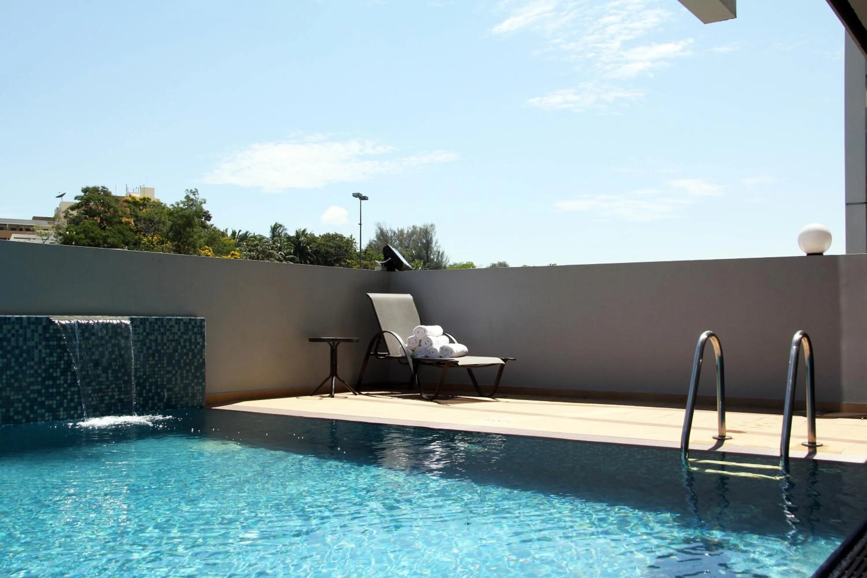 Swimming pool in Badi'ah Hotel