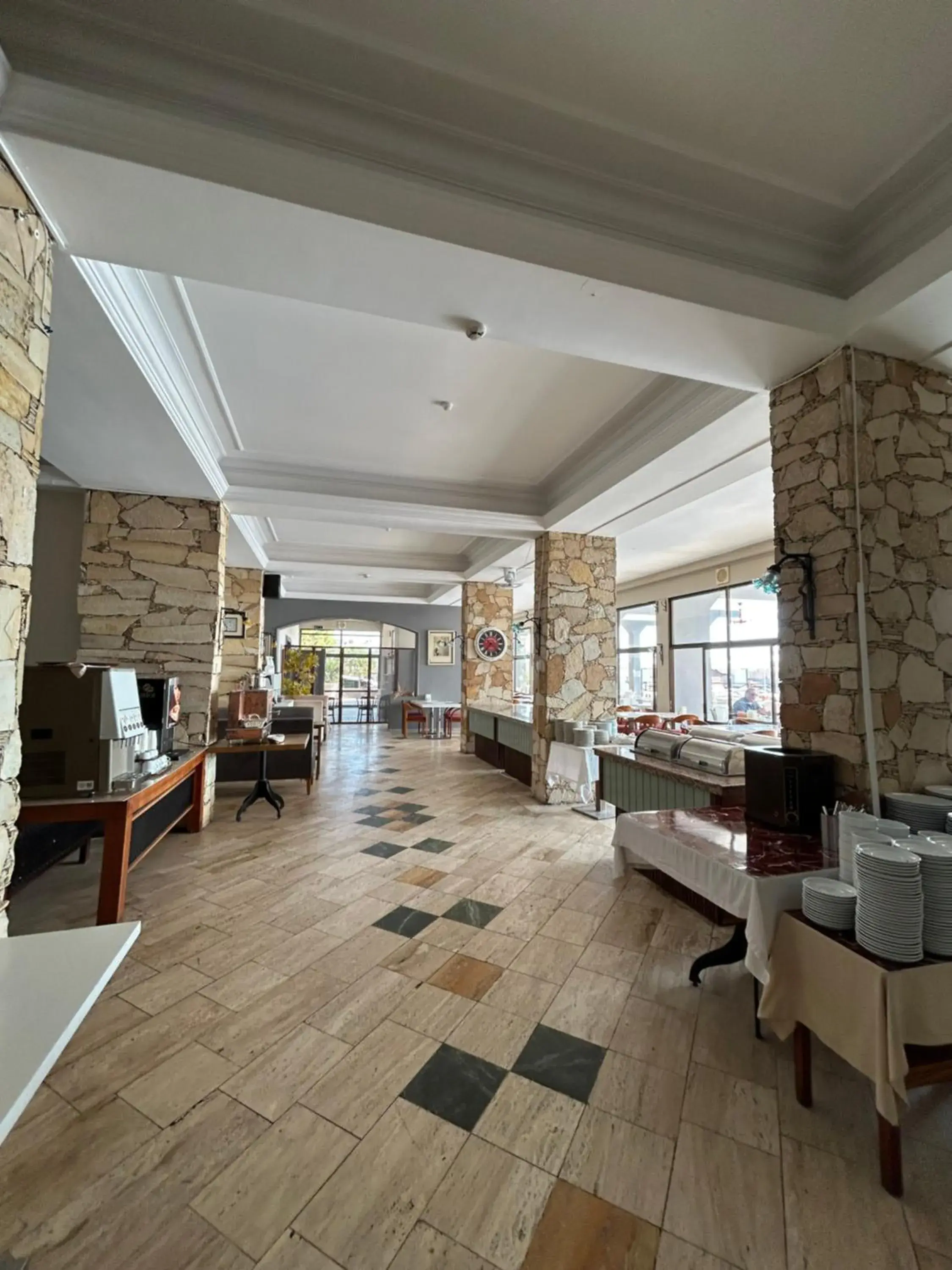 Restaurant/places to eat in Suhan Seaport Hotel Restaurant/places to eat in Suhan Seaport Hotel