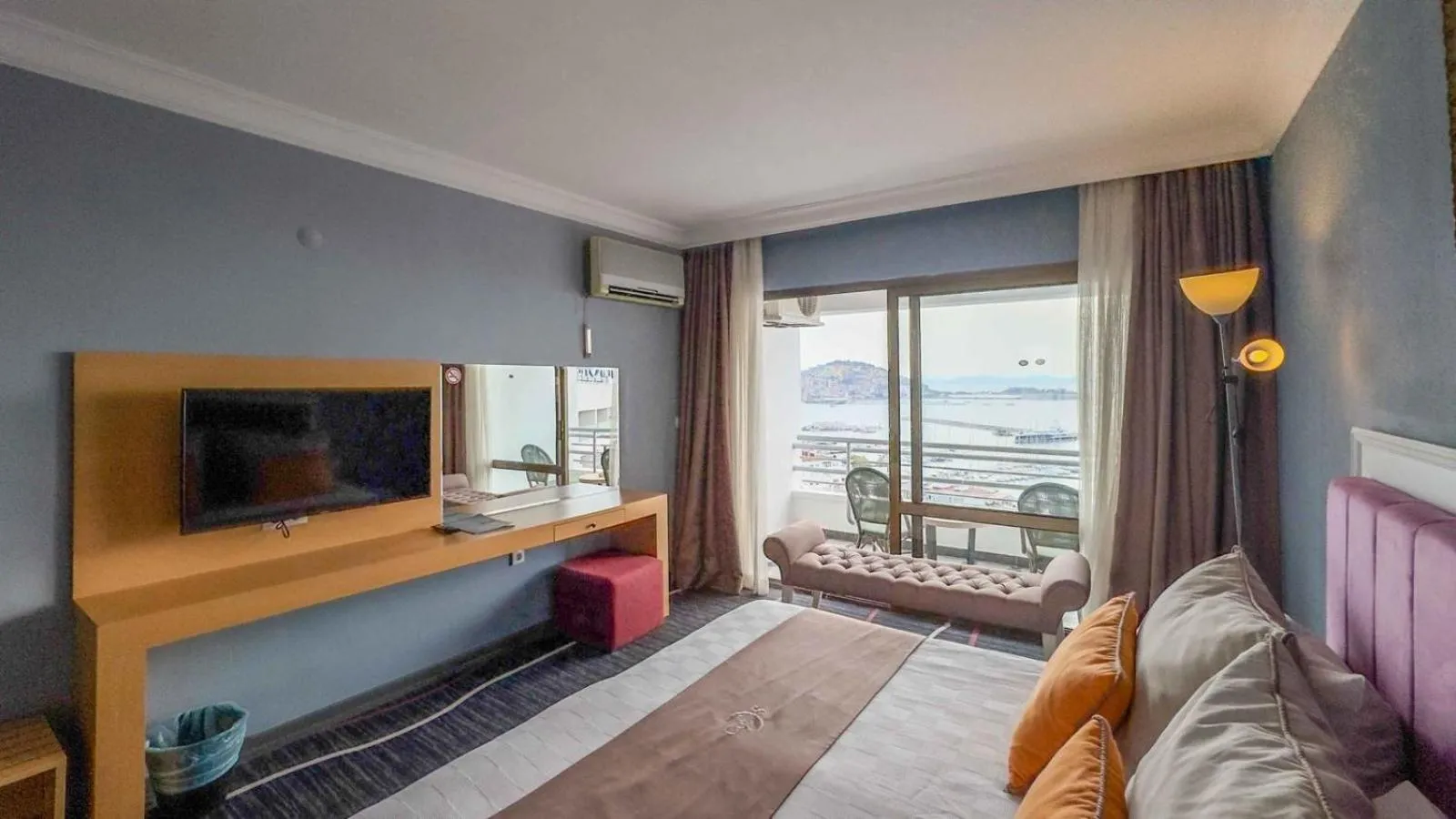 Bed in Suhan Seaport Hotel