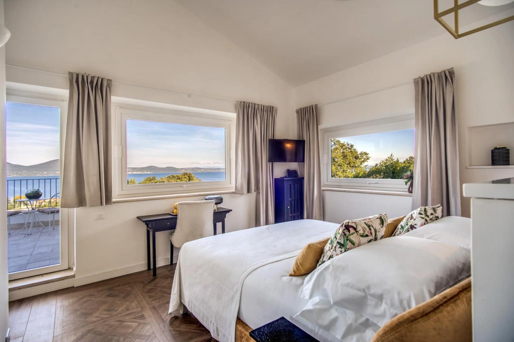 Lake view, Bed in Vigna Caio Relais & Spa