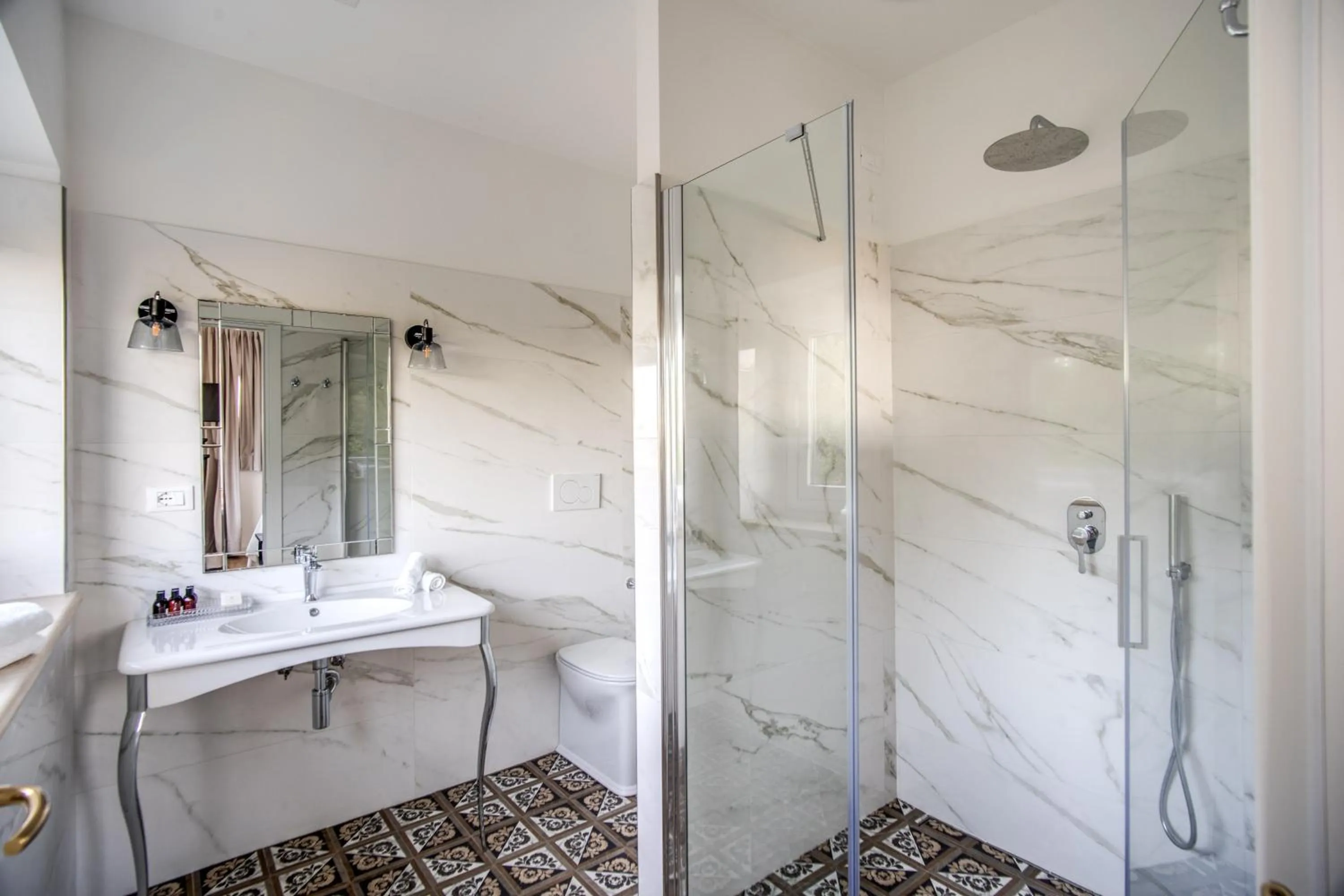 Shower in Vigna Caio Relais & Spa