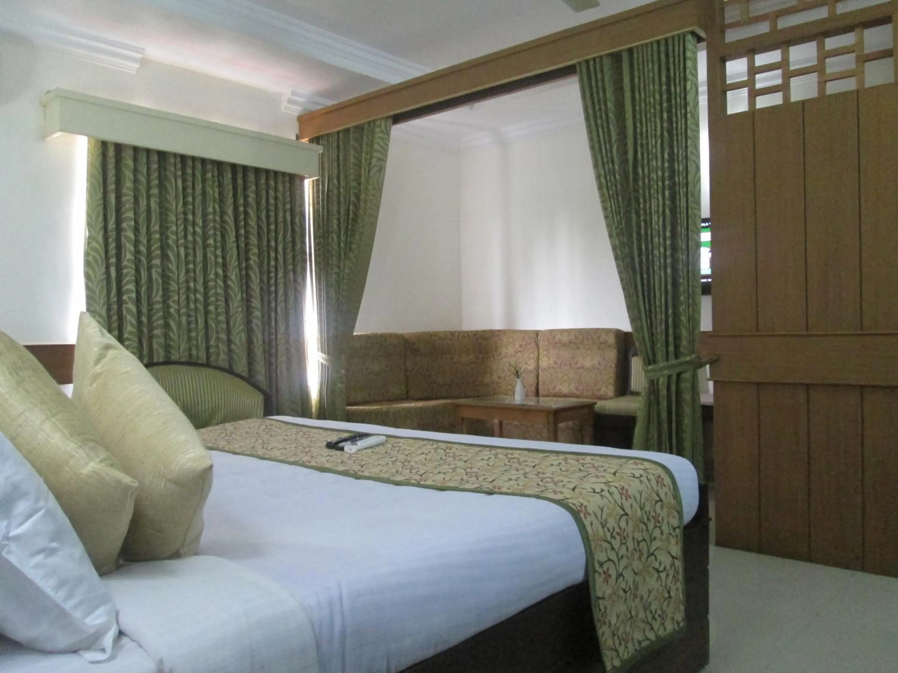 Bedroom, Bed in Paray Village County