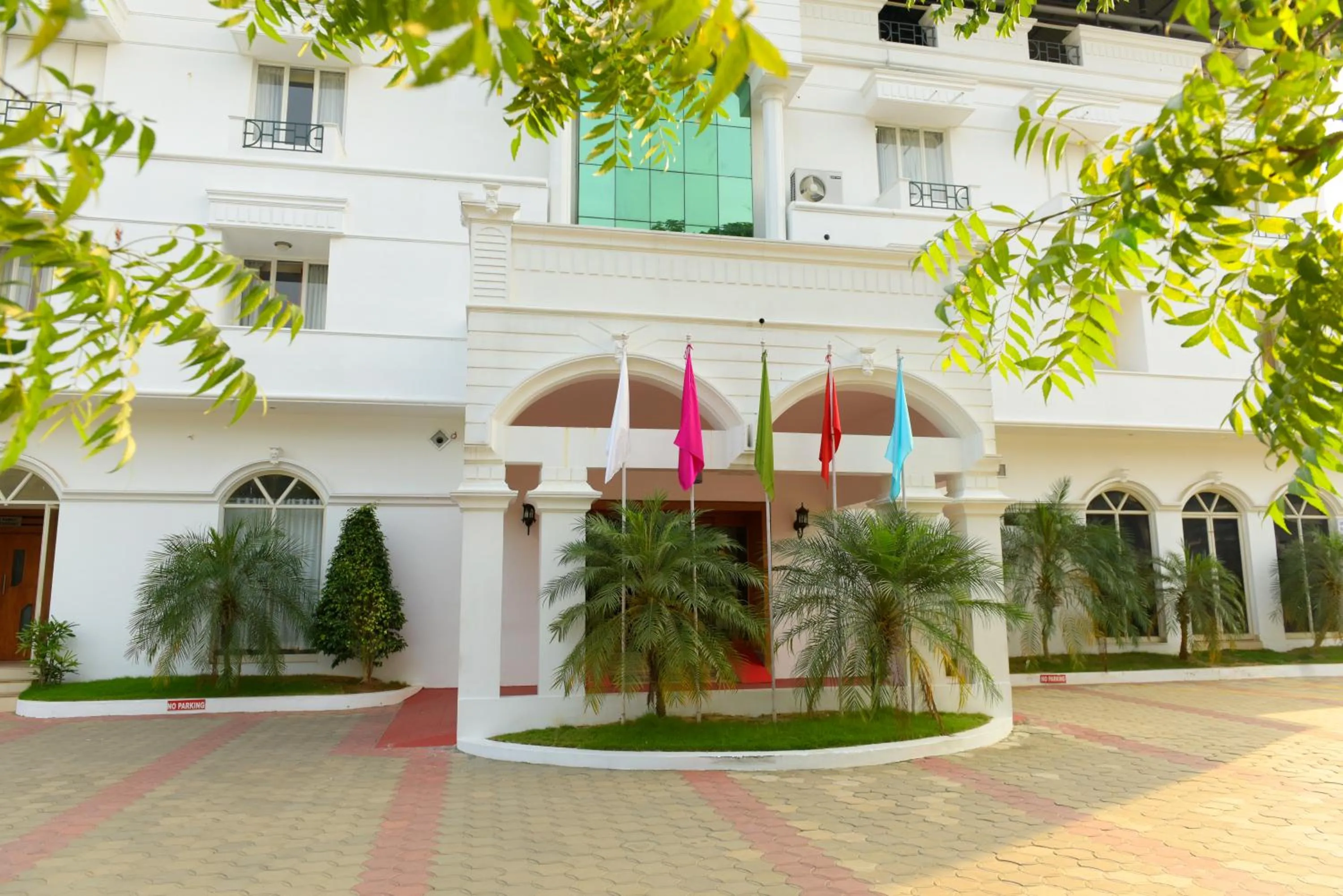 Facade/entrance in Paray Village County