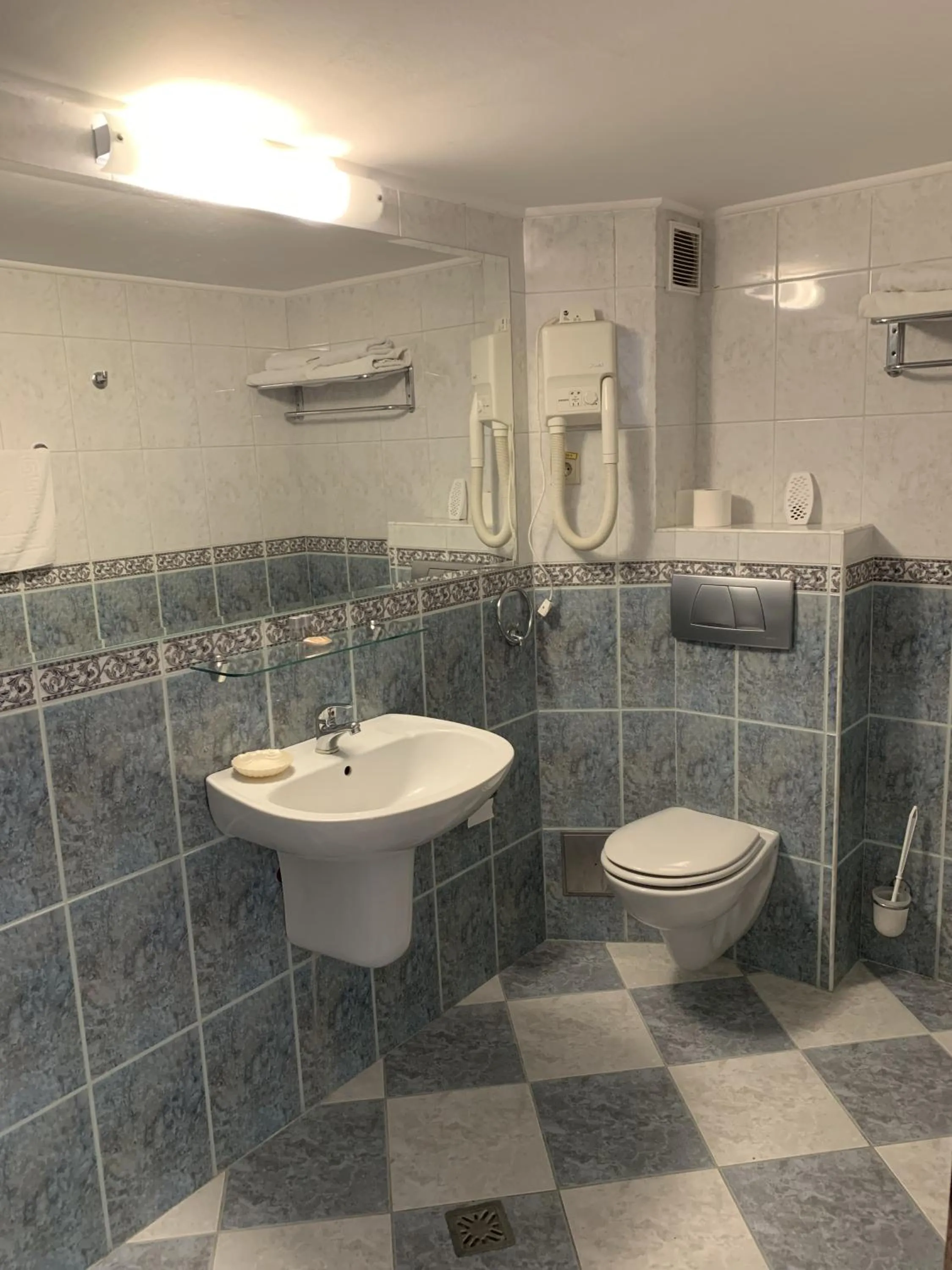 Toilet in Vila Condor