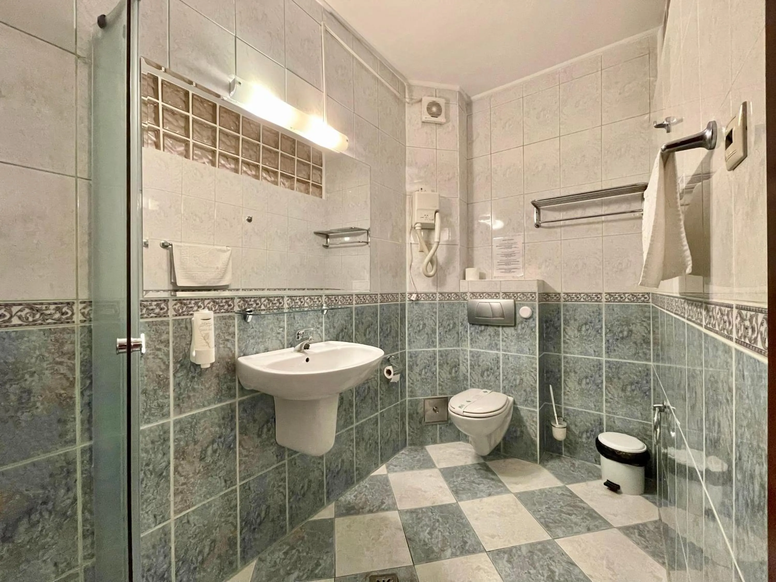 Shower in Vila Condor