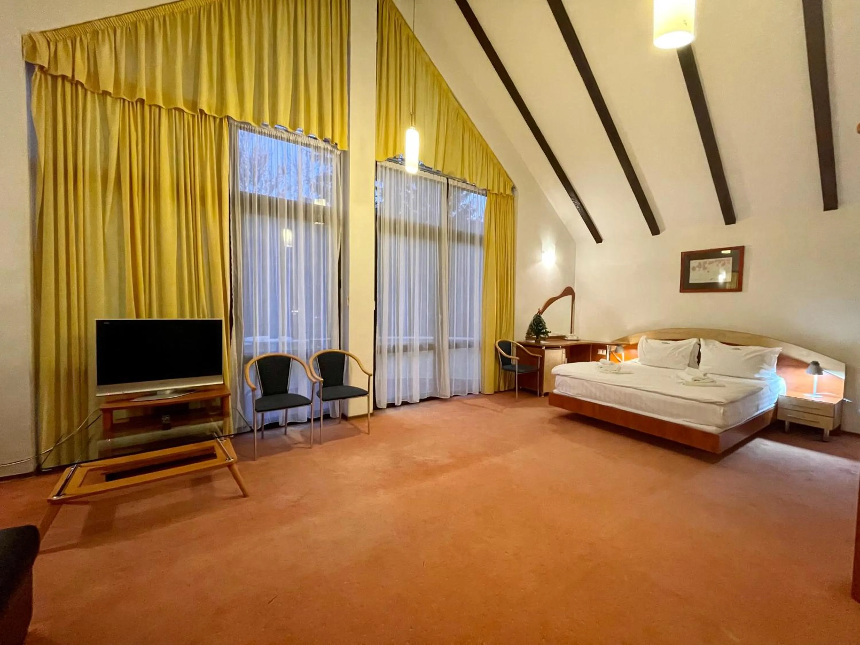 Photo of the whole room in Vila Condor