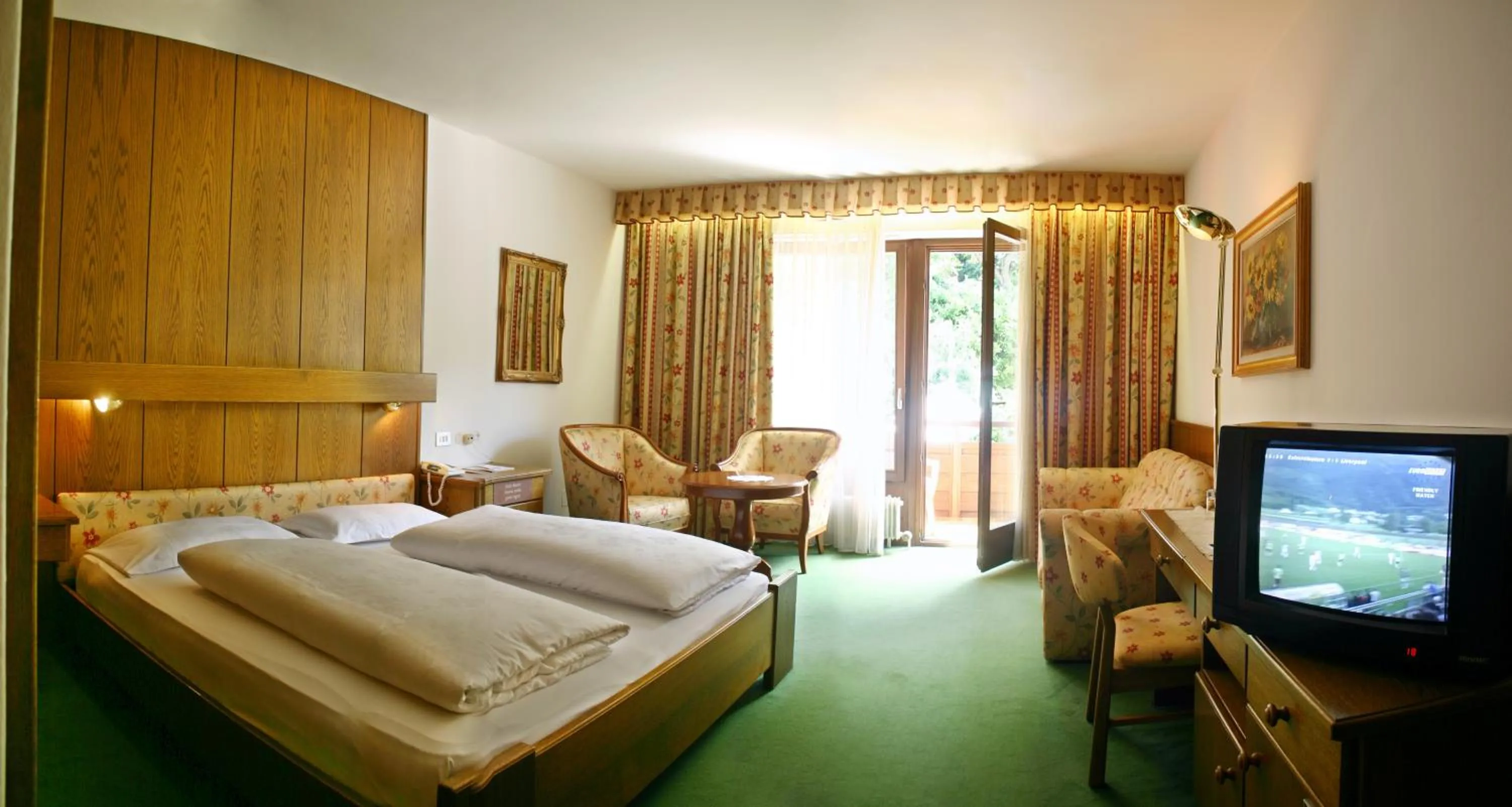 Photo of the whole room, Bed in Hotel Grüner Baum