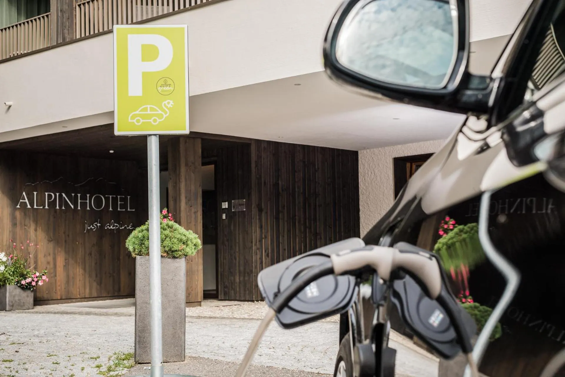 Facade/entrance in Alpinhotel Keil