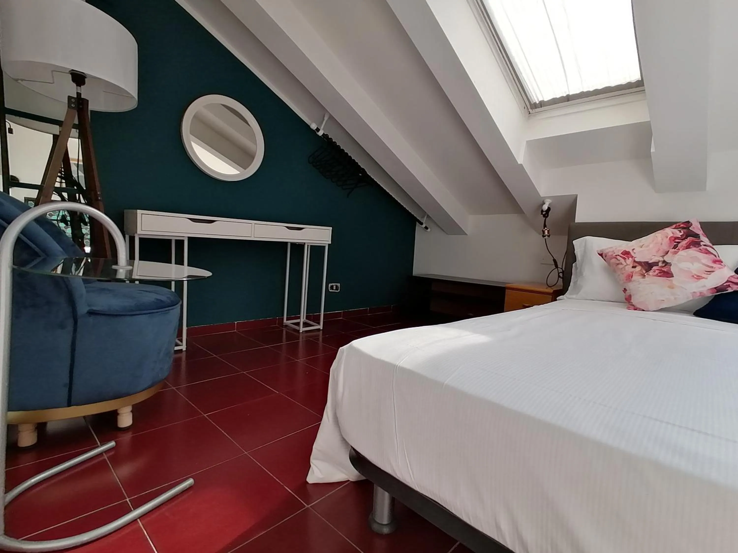 Photo of the whole room in Mercanti Attic Version