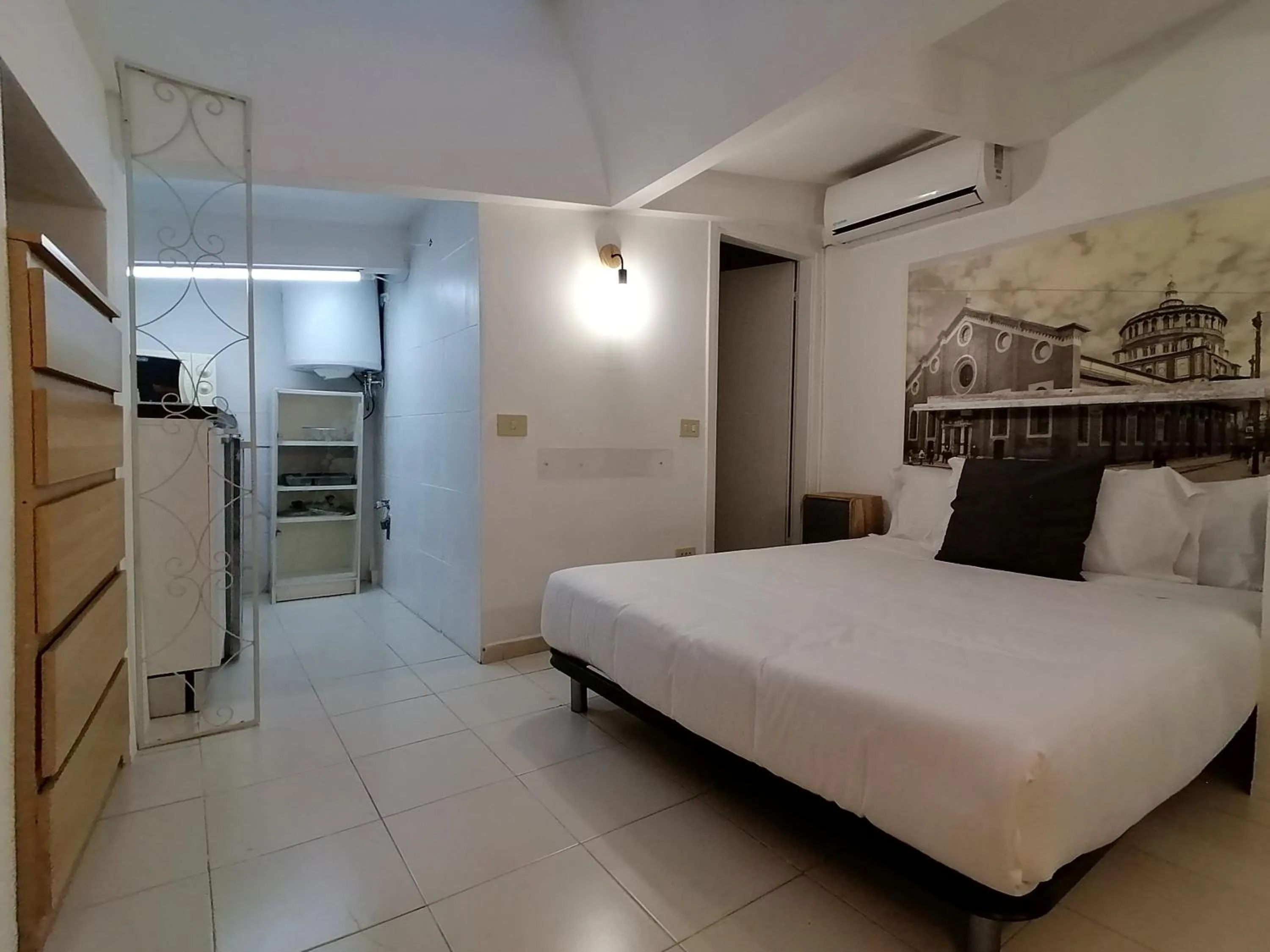 Photo of the whole room in Mercanti Attic Version