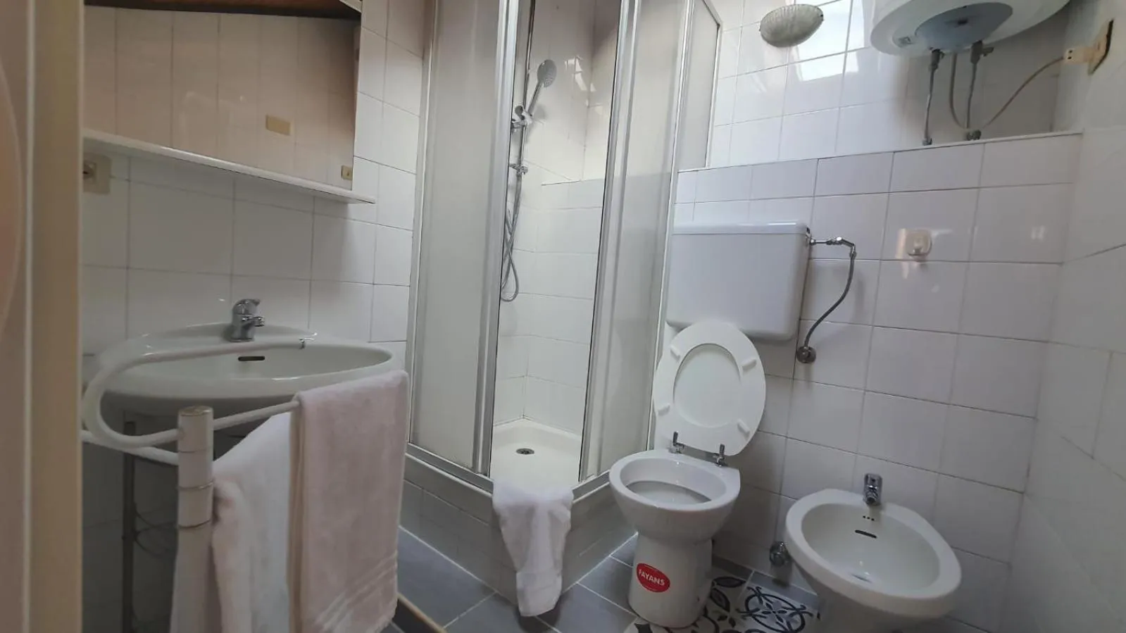 Shower in Mercanti Attic Version