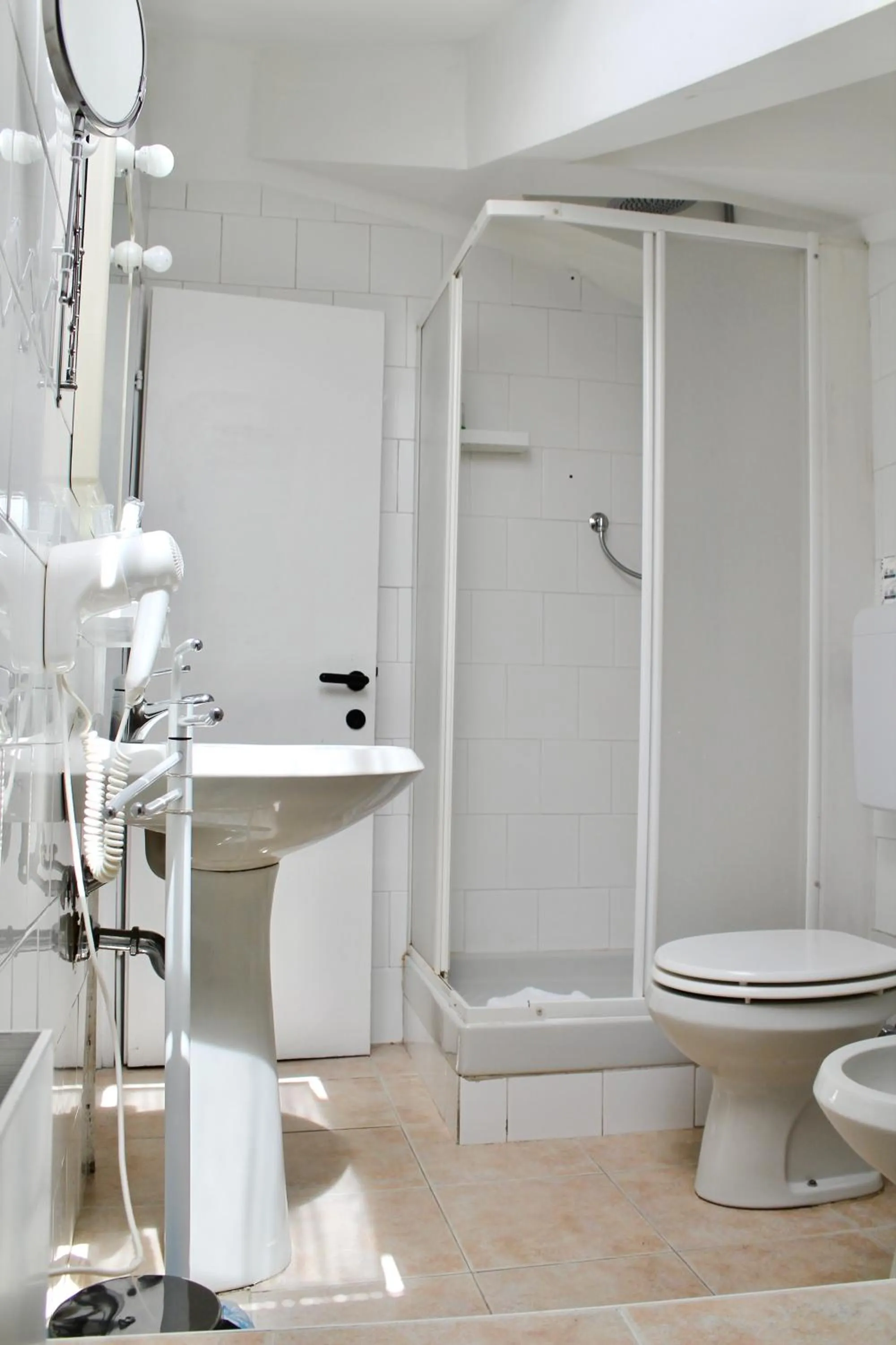 Shower in Mercanti Attic Version