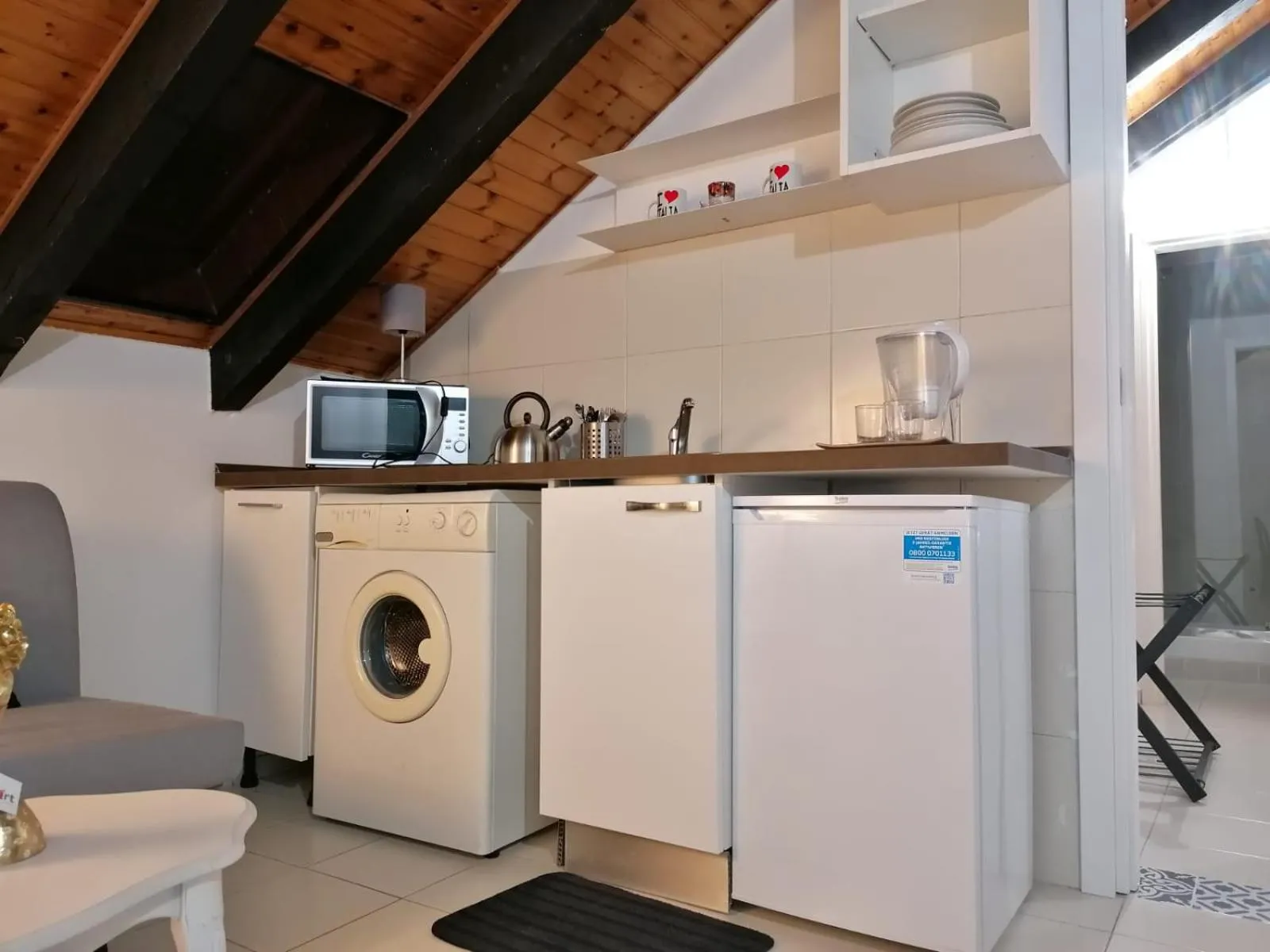 Coffee/tea facilities in Mercanti Attic Version