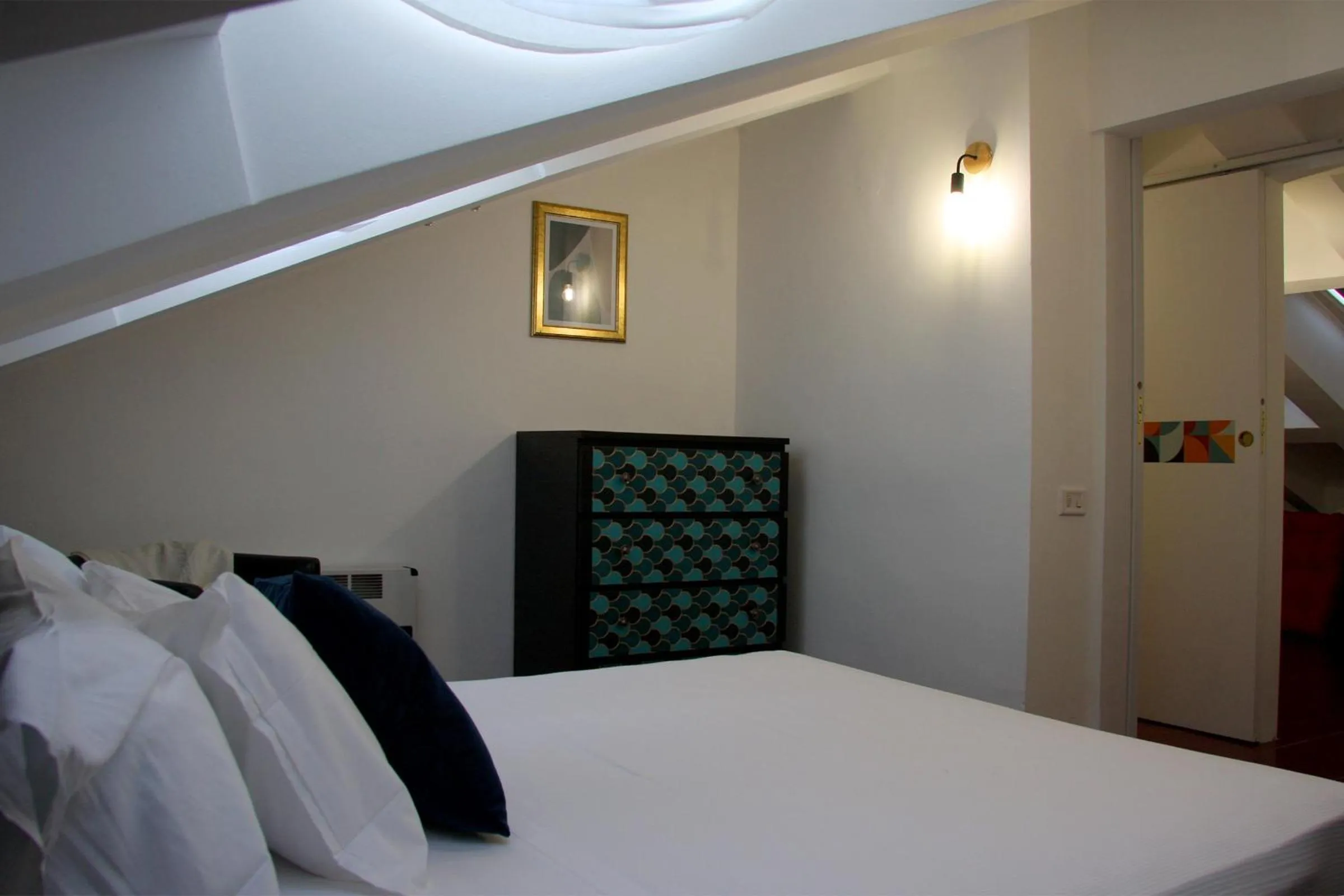 Photo of the whole room in Mercanti Attic Version