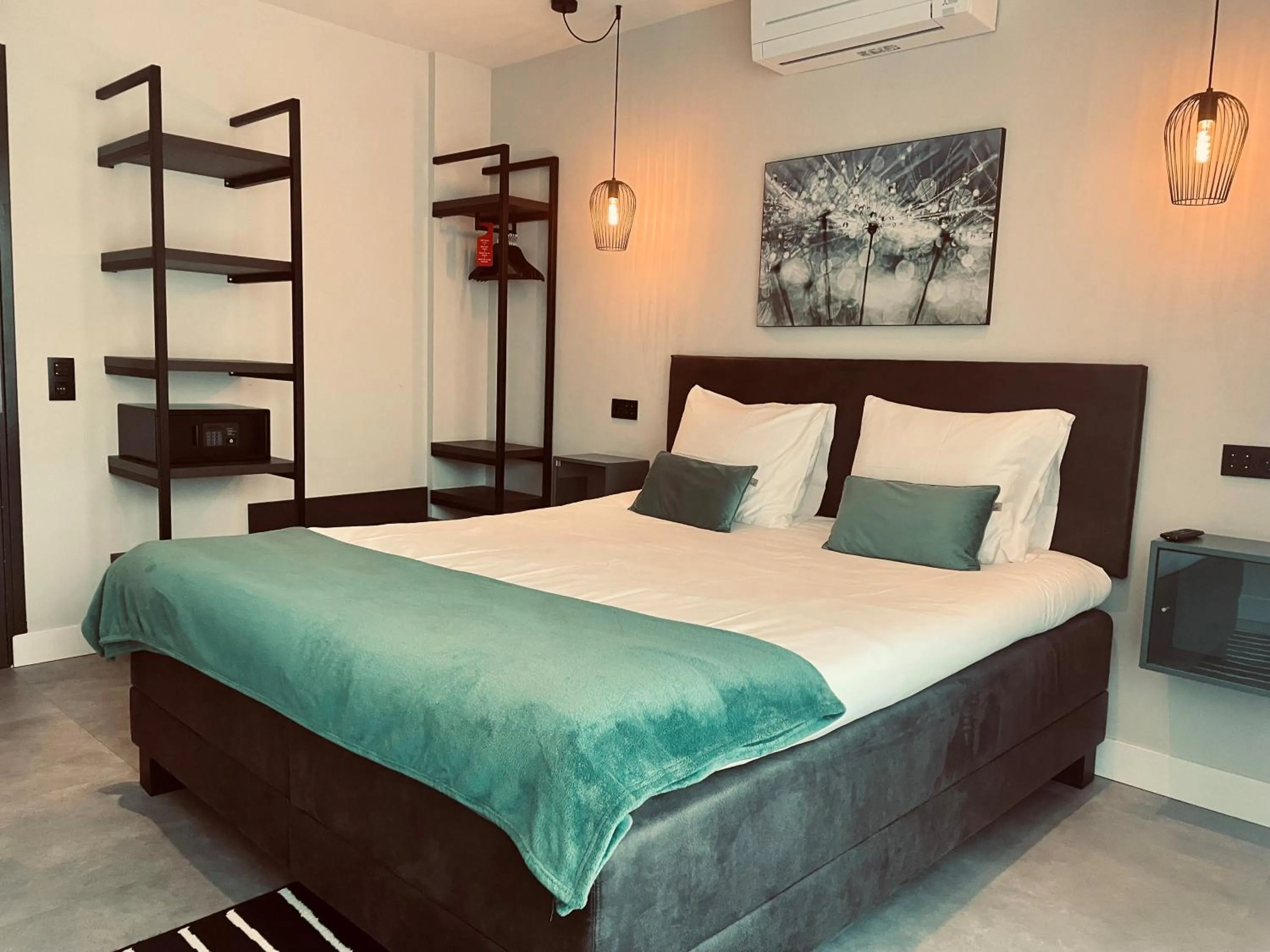 Photo of the whole room, Bed in Hotel La Boutique