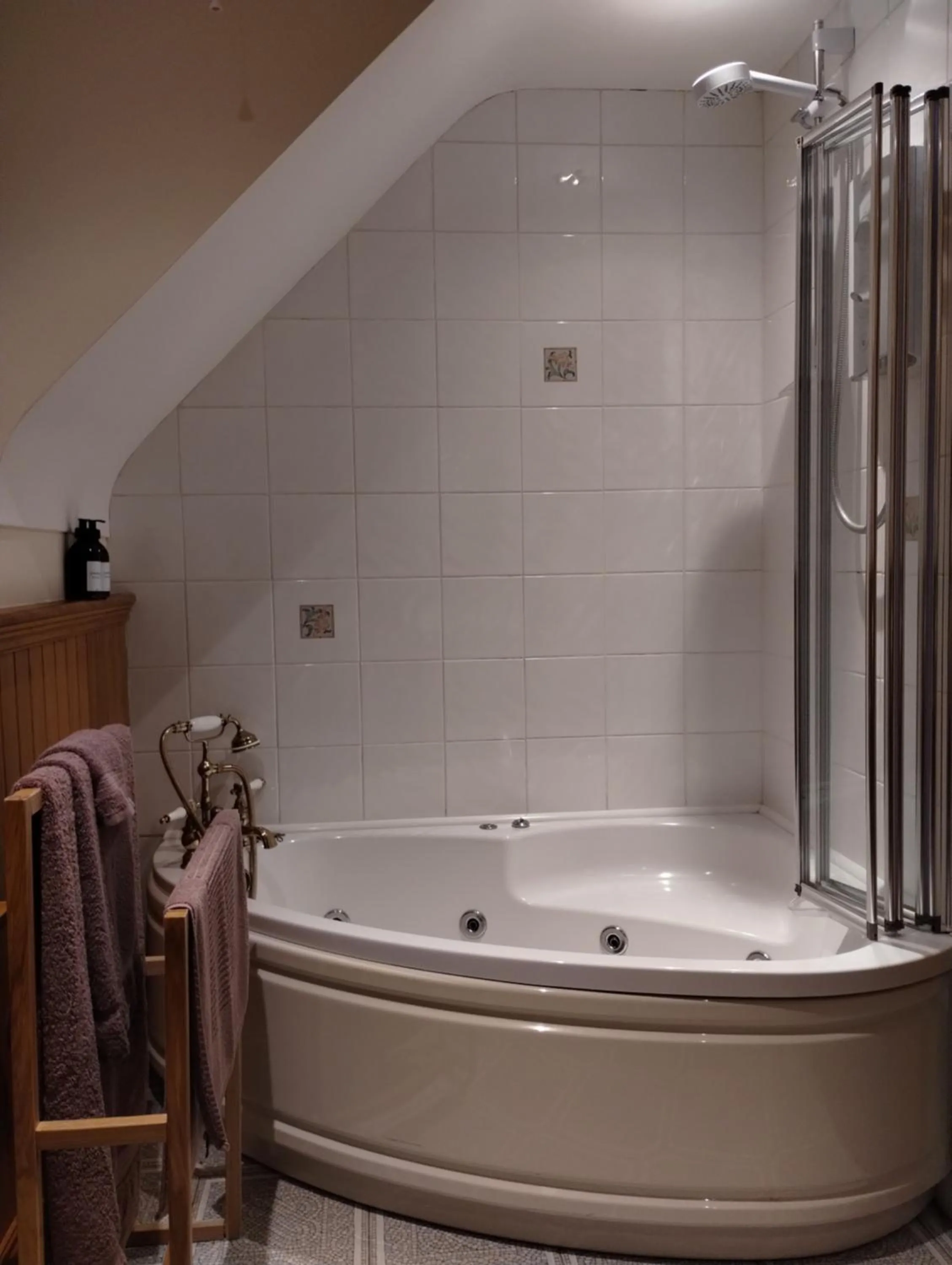 Bathroom in Rossclare Lodge