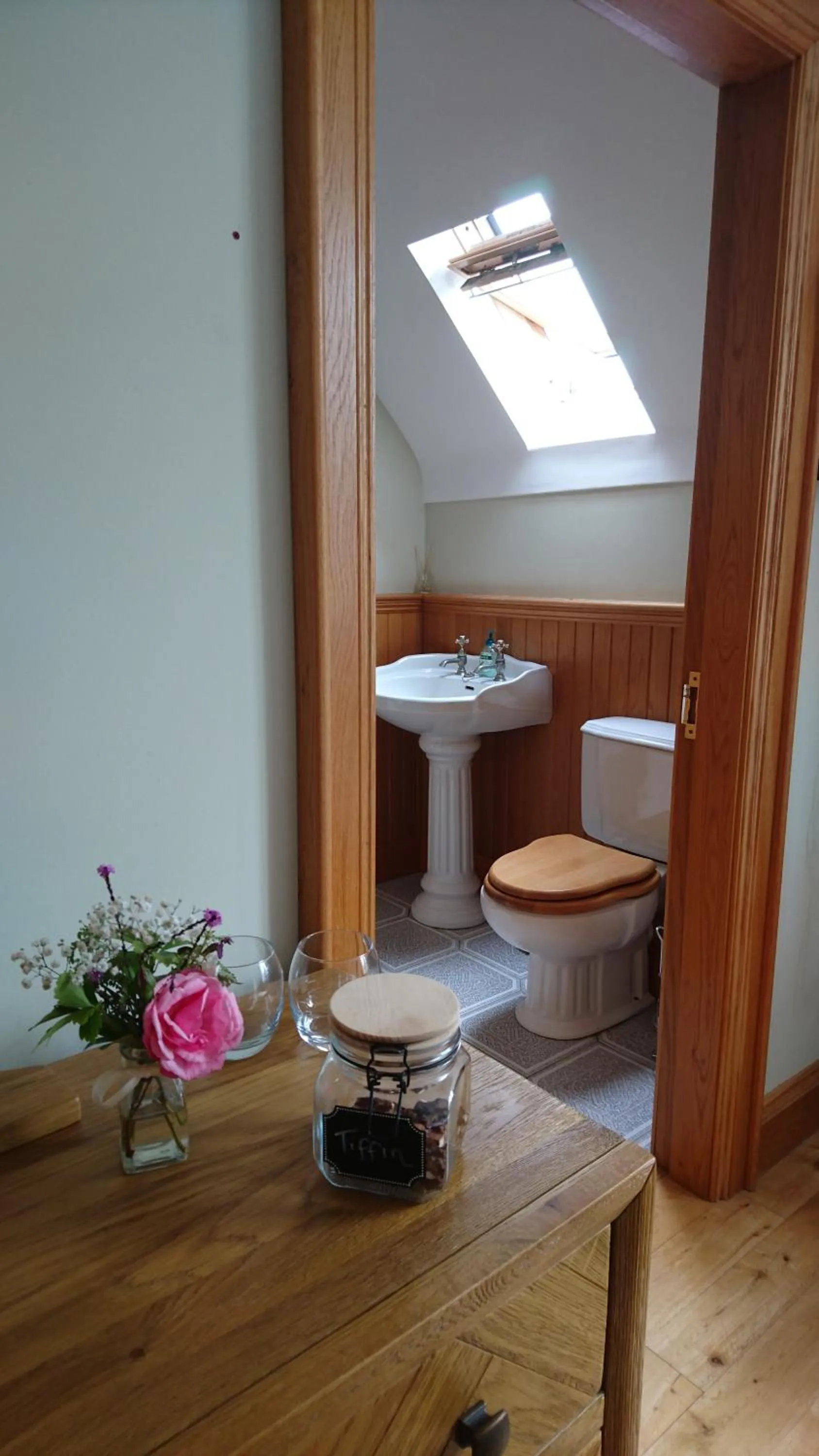 Toilet in Rossclare Lodge