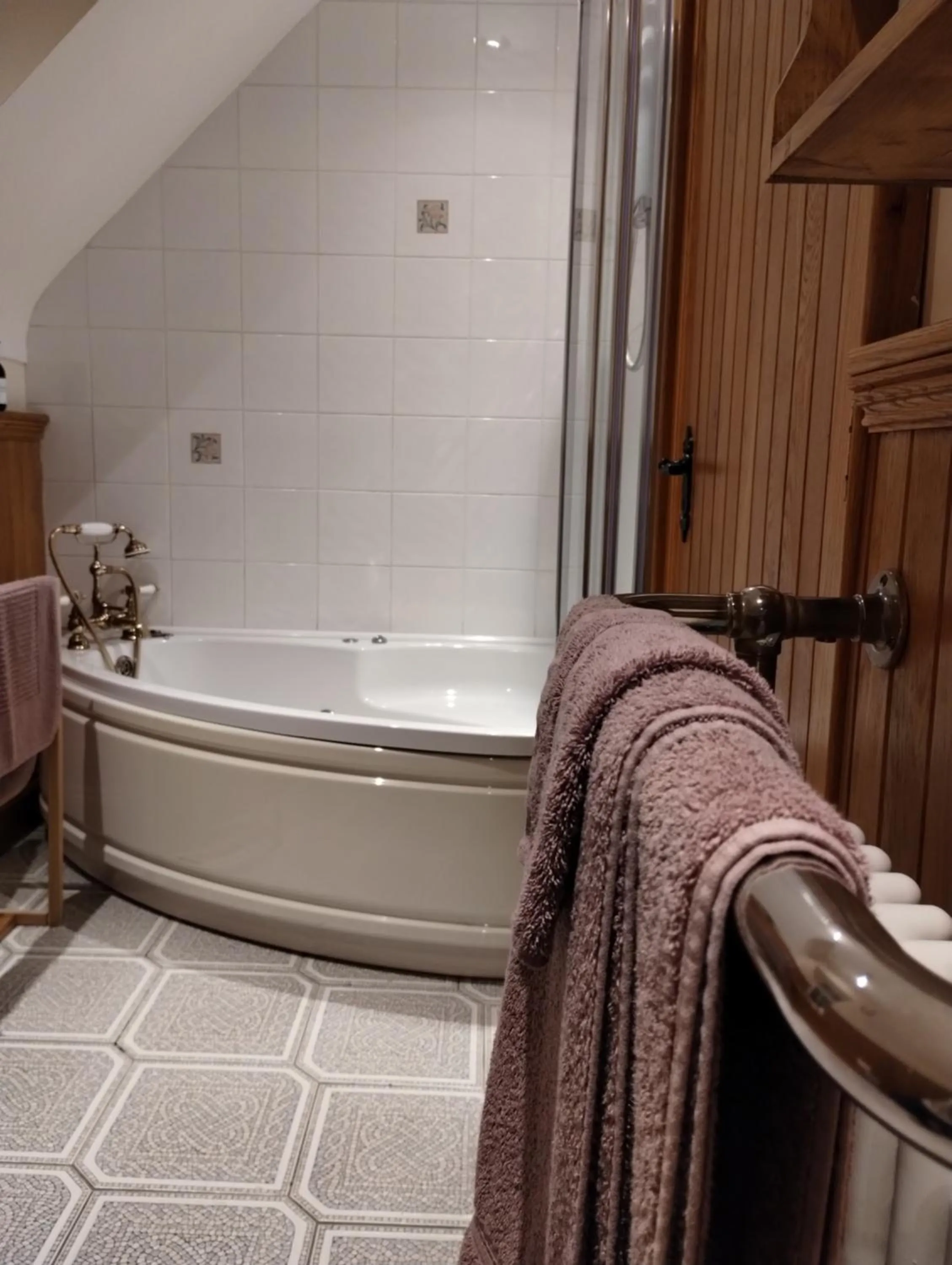 Bathroom in Rossclare Lodge