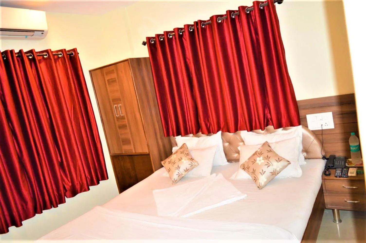 Photo of the whole room, Bed in Hotel Visau,Shirdi