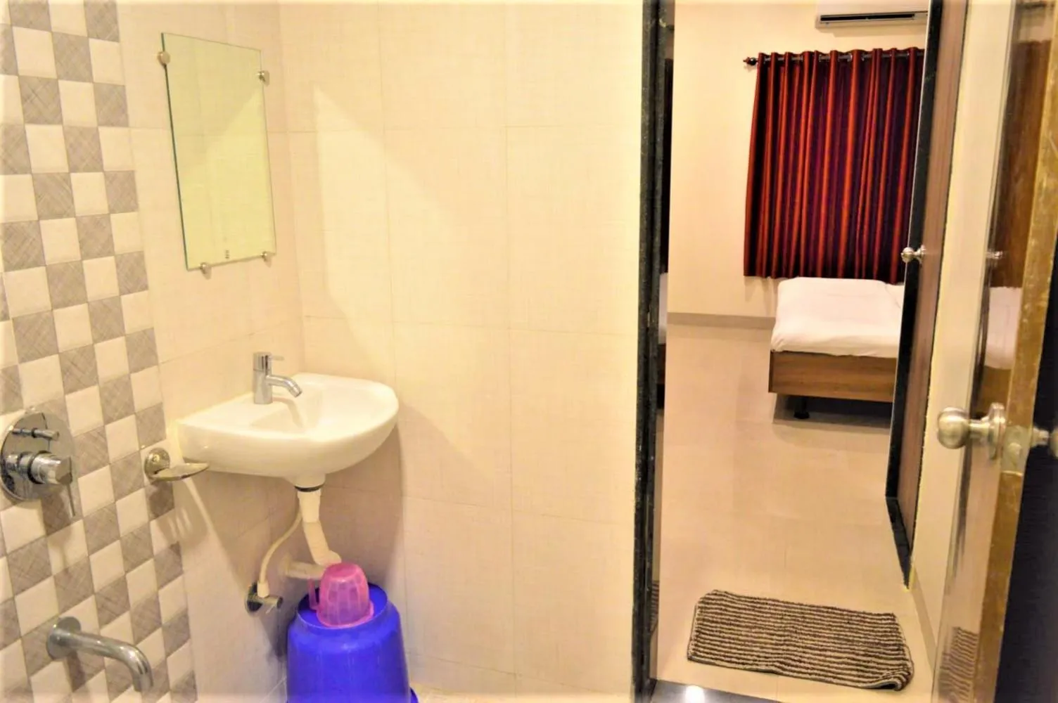 Toilet in Hotel Visau,Shirdi