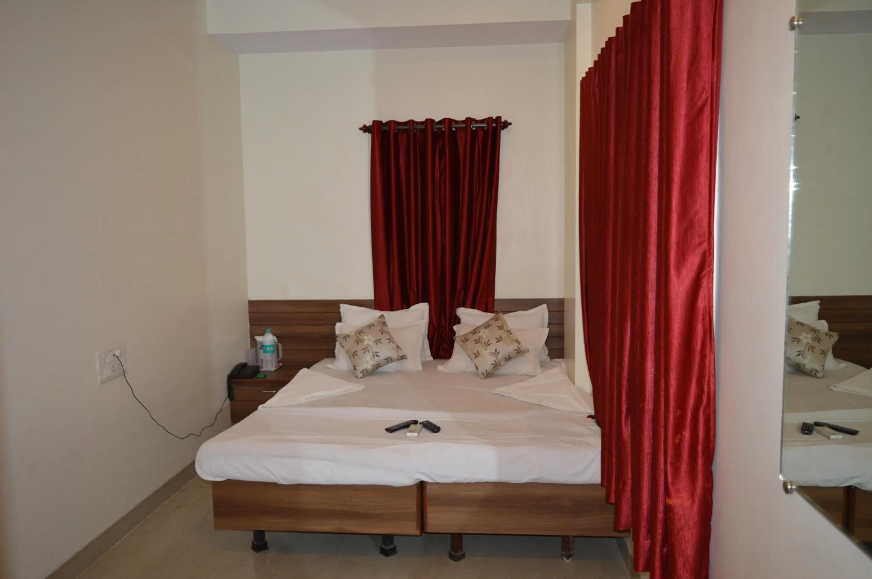 Photo of the whole room, Bed in Hotel Visau,Shirdi
