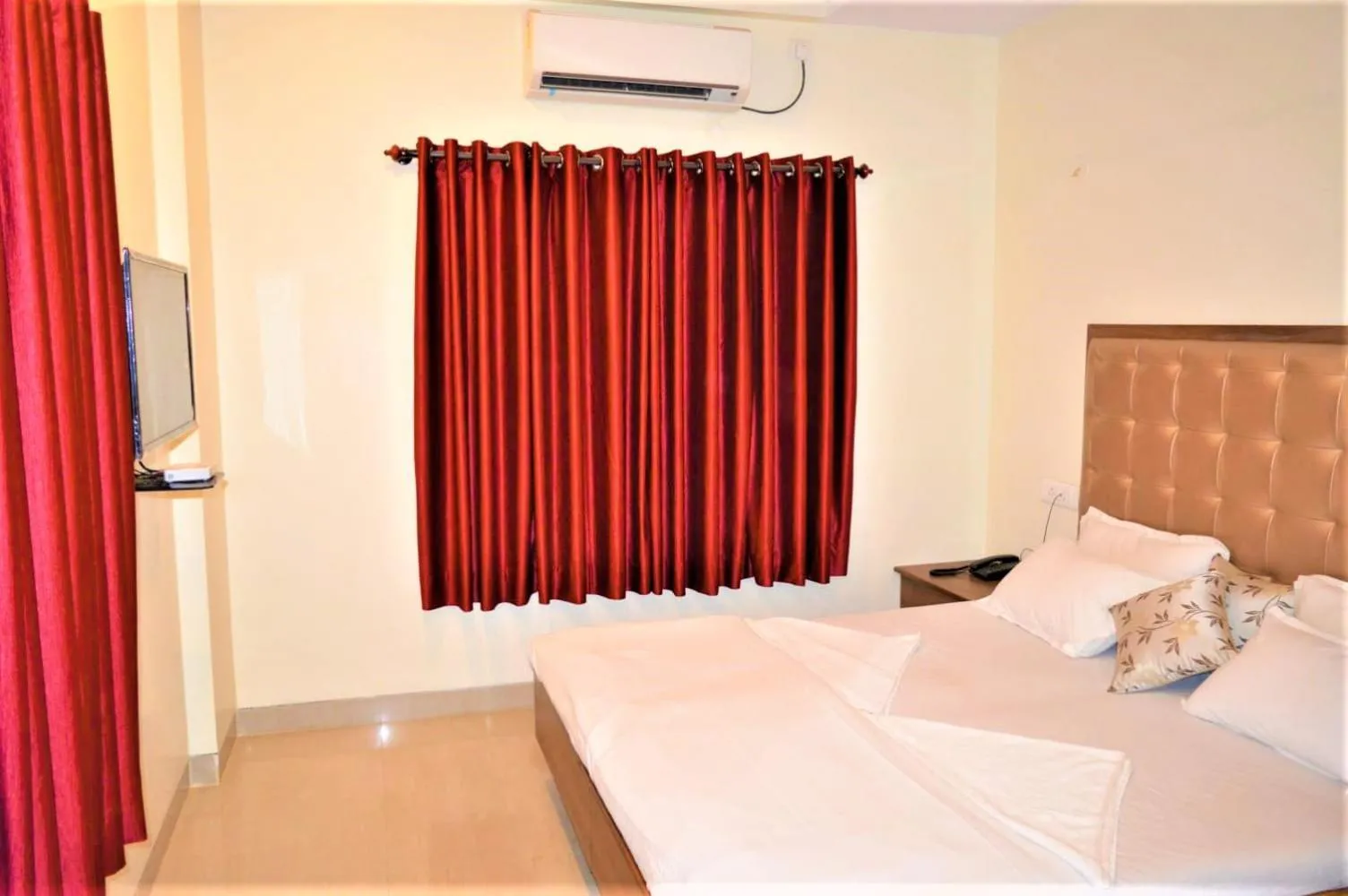 Photo of the whole room, Bed in Hotel Visau,Shirdi